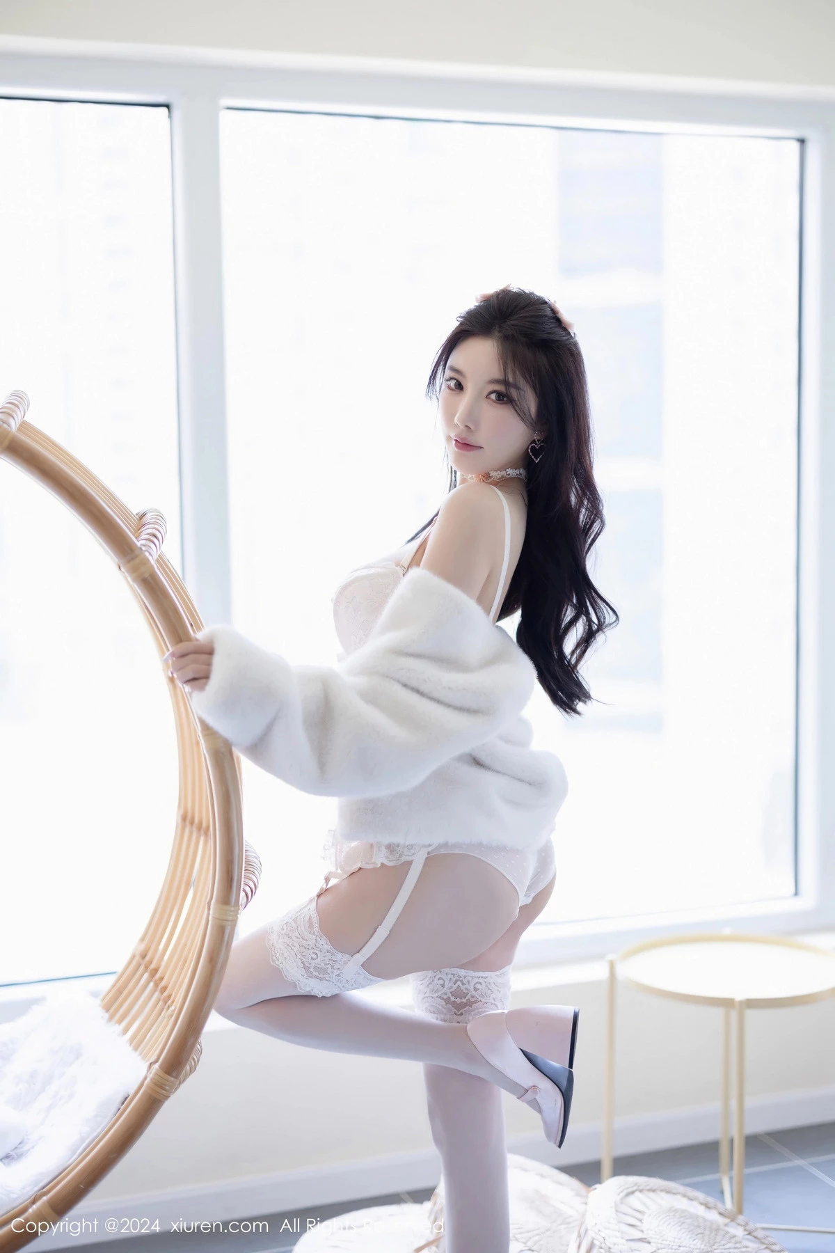 [[XiuRen秀人网]秀人网]No.8570_女神杨晨晨Yome性感白色连衣短裙配白丝吊袜秀完美身材诱惑写真80P