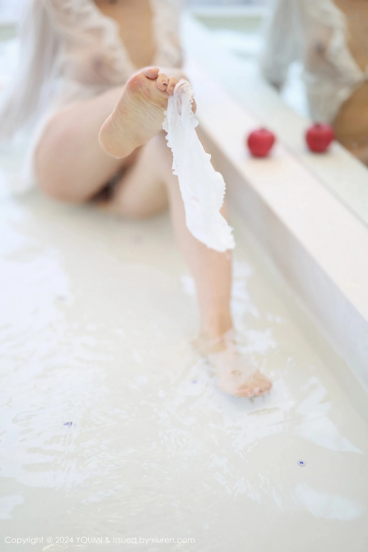 [YouMi尤蜜荟]Vol.1065_模特林幼一性感白色轻透上衣露蝴蝶情趣内衣秀丰腴身姿诱惑写真68P