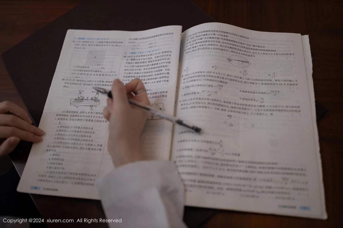 [[XiuRen秀人网]秀人网]No.8579_模特杏子Yada性感灰色制服露黑色内衣配超薄肉丝迷人诱惑写真83P