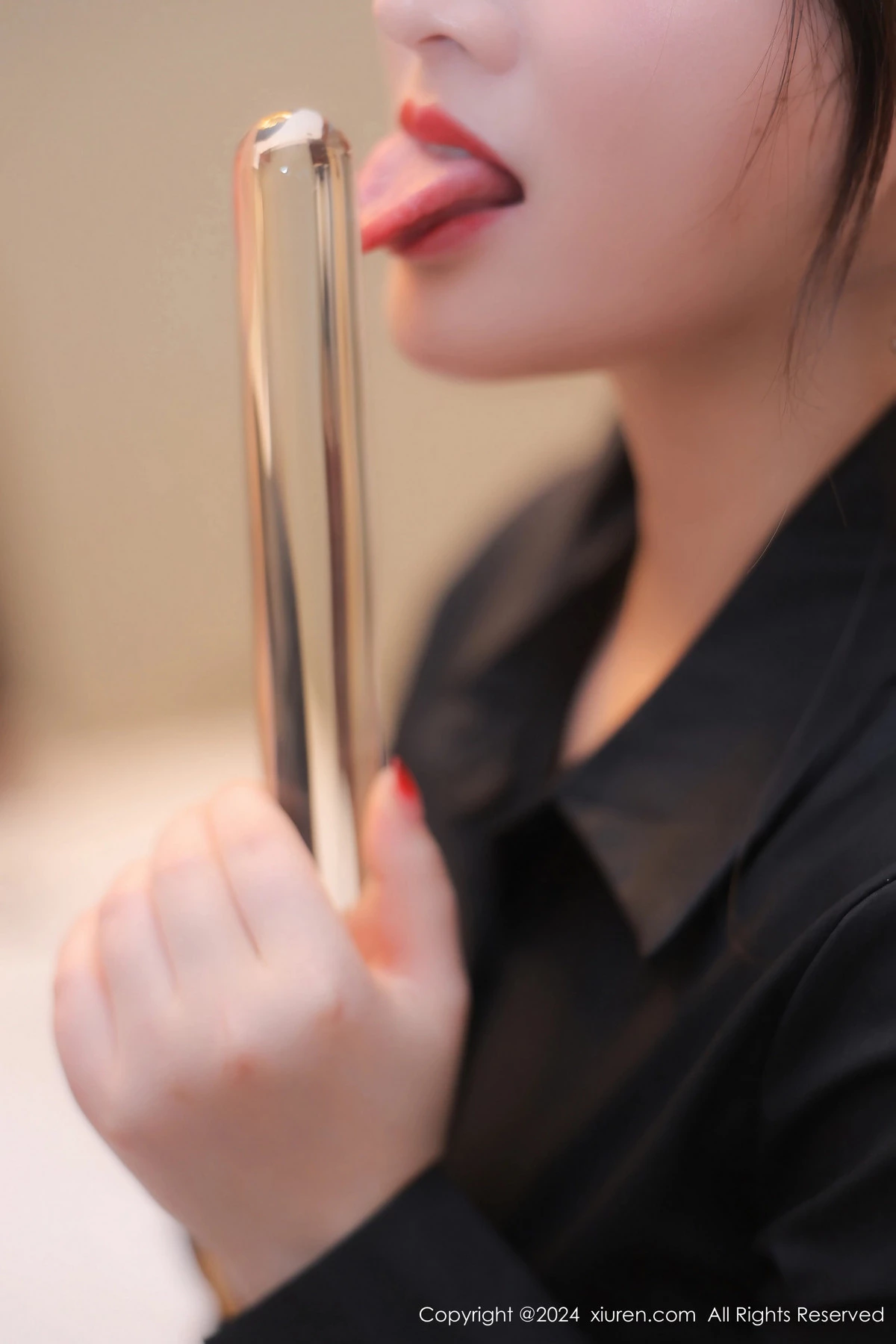 [[XiuRen秀人网]秀人网]No.8569_模特诗诗kiki性感黑色OL服饰露红色内衣秀丰腴身材撩人诱惑写真83P