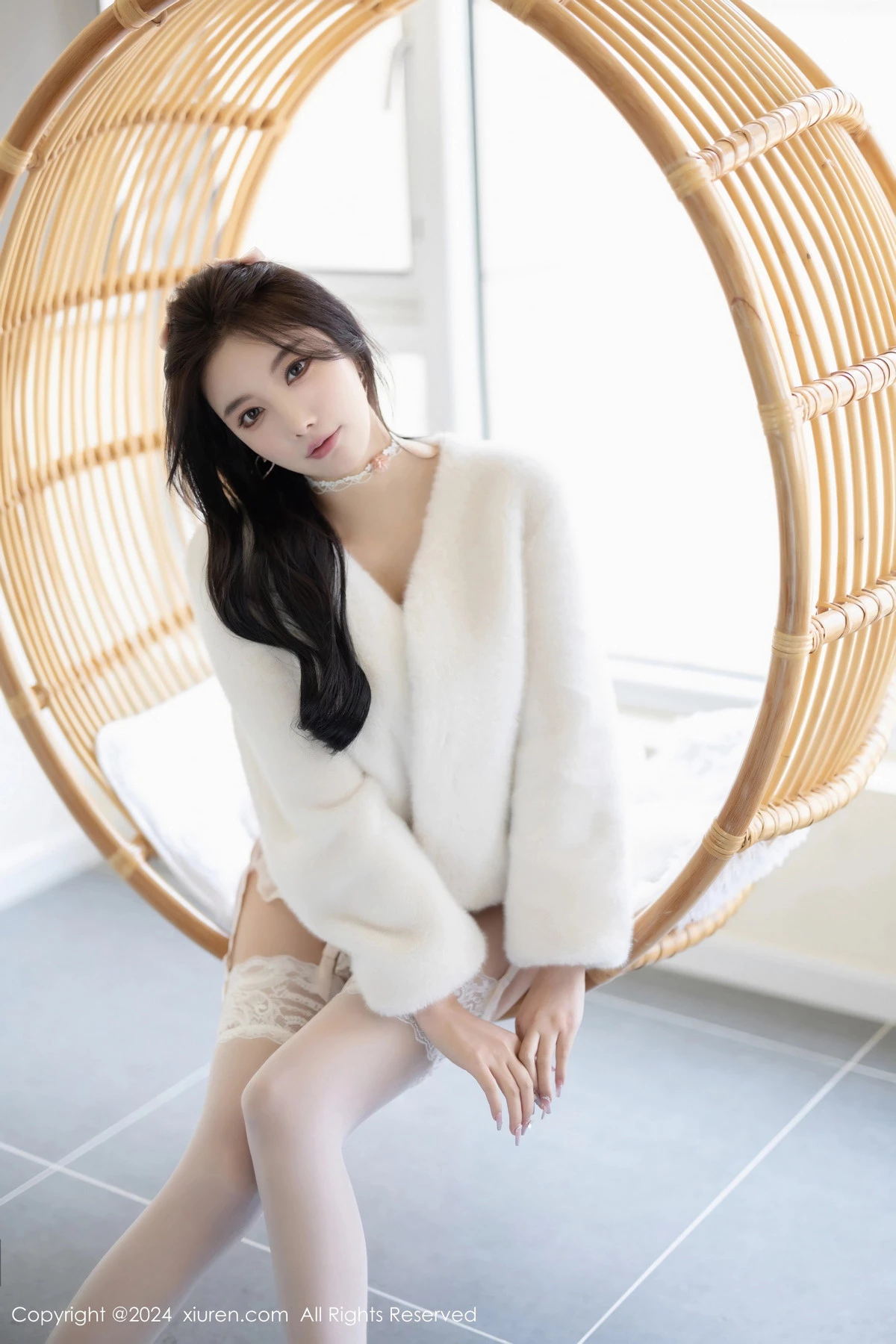 [[XiuRen秀人网]秀人网]No.8570_女神杨晨晨Yome性感白色连衣短裙配白丝吊袜秀完美身材诱惑写真80P