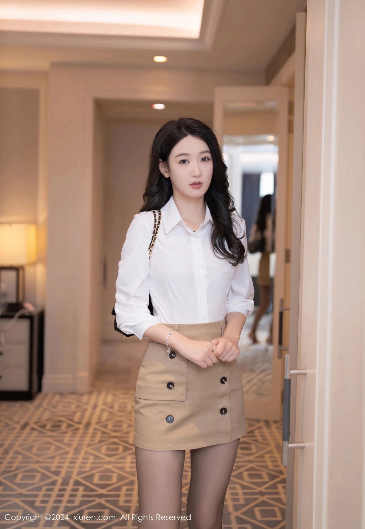 [[XiuRen秀人网]秀人网]No.8571_模特唐安琪性感白色OL服饰配超薄黑丝秀曼妙身姿迷人诱惑写真80P