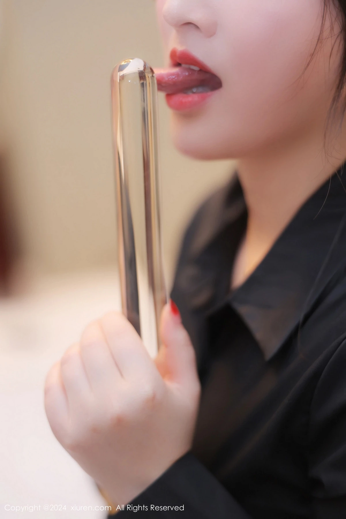 [[XiuRen秀人网]秀人网]No.8569_模特诗诗kiki性感黑色OL服饰露红色内衣秀丰腴身材撩人诱惑写真83P