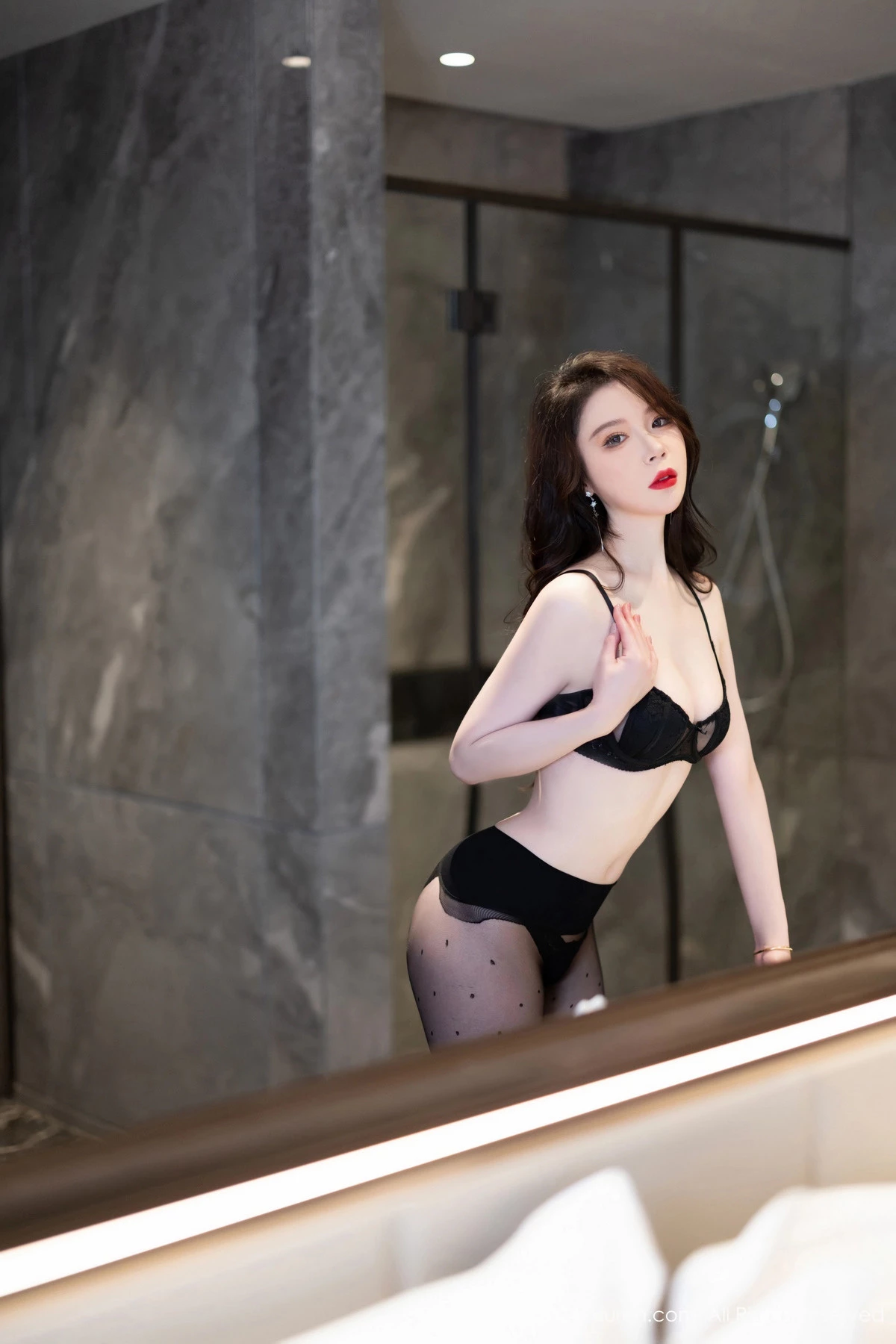 [[XiuRen秀人网]秀人网]No.8583_模特梦心玥深红连衣短裙露黑色内衣配黑丝袜秀高挑身材迷人写真88P