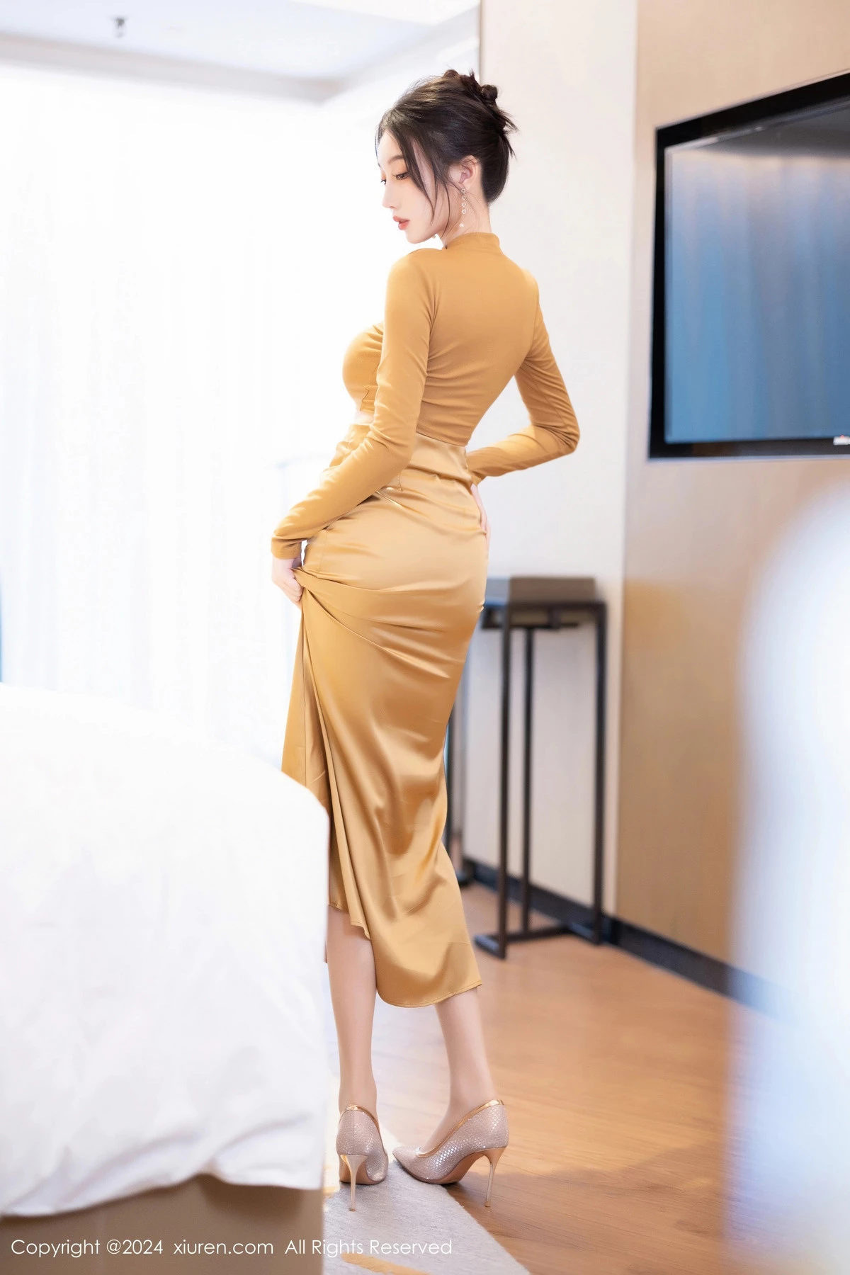 [[XiuRen秀人网]秀人网]No.8574_模特玥儿玥性感黄色长裙配原色丝袜+黑色情趣内衣惹火诱惑写真81P