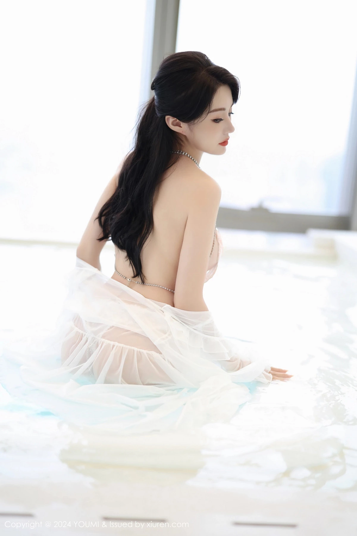 [YouMi尤蜜荟]Vol.1065_模特林幼一性感白色轻透上衣露蝴蝶情趣内衣秀丰腴身姿诱惑写真68P