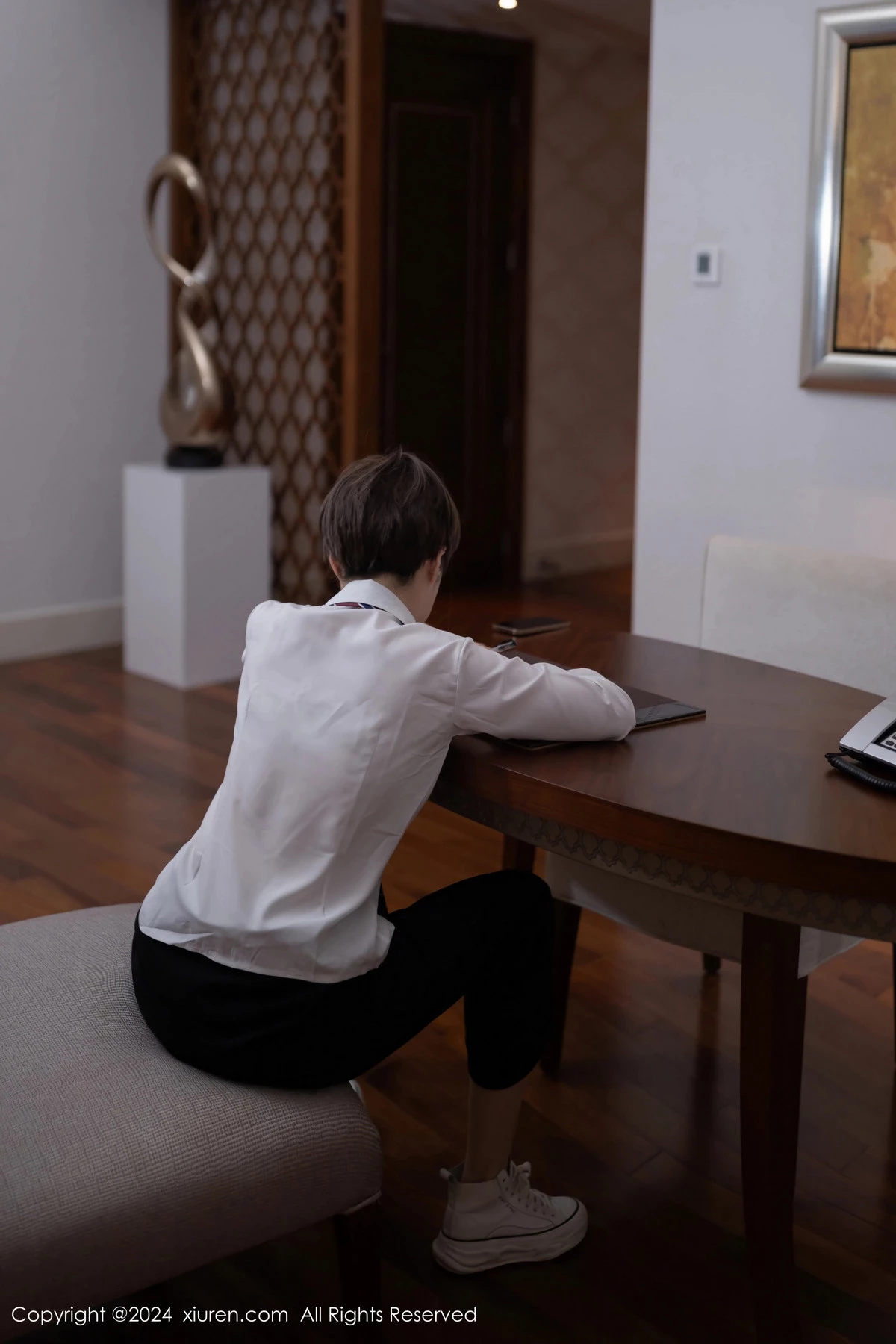 [[XiuRen秀人网]秀人网]No.8579_模特杏子Yada性感灰色制服露黑色内衣配超薄肉丝迷人诱惑写真83P