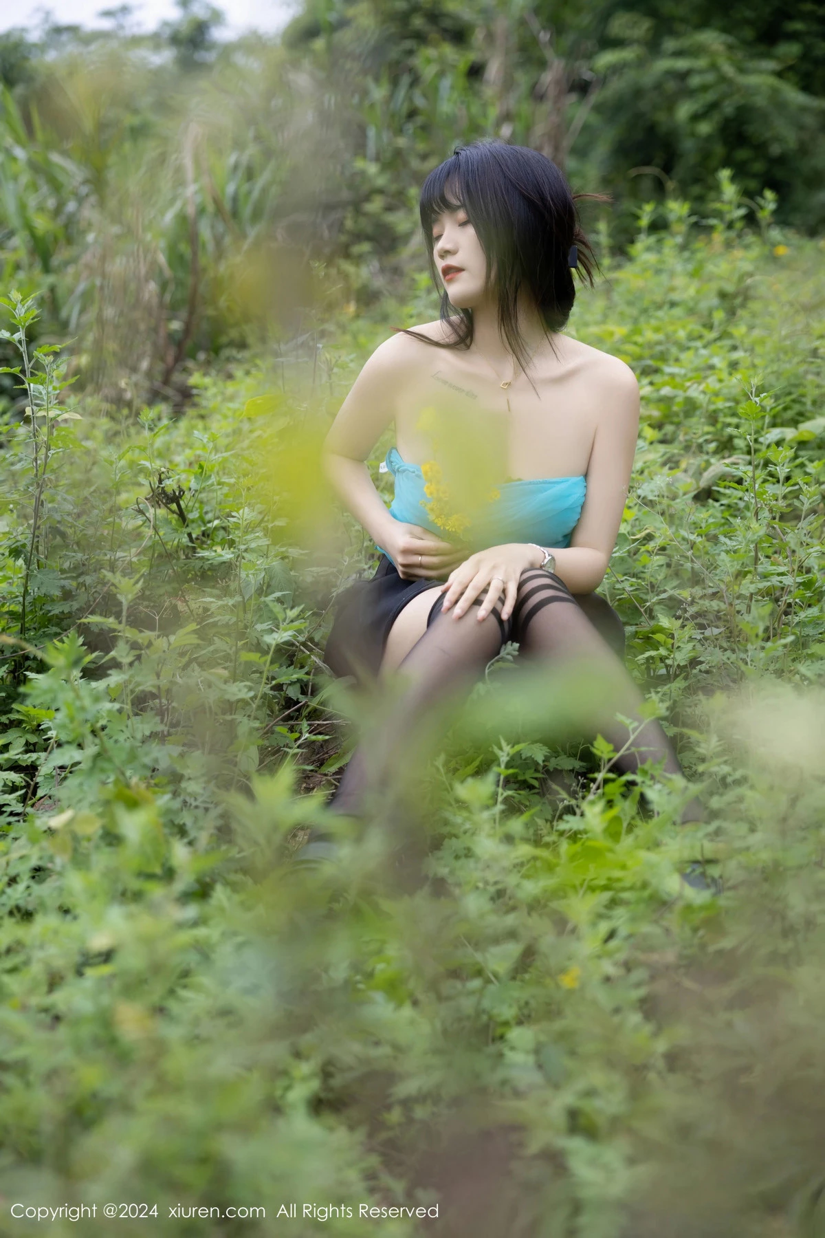 [[XiuRen秀人网]秀人网]No.8586_模特唐安诺户外性感黑色百褶裙配黑色丝袜秀曼妙身姿迷人写真81P