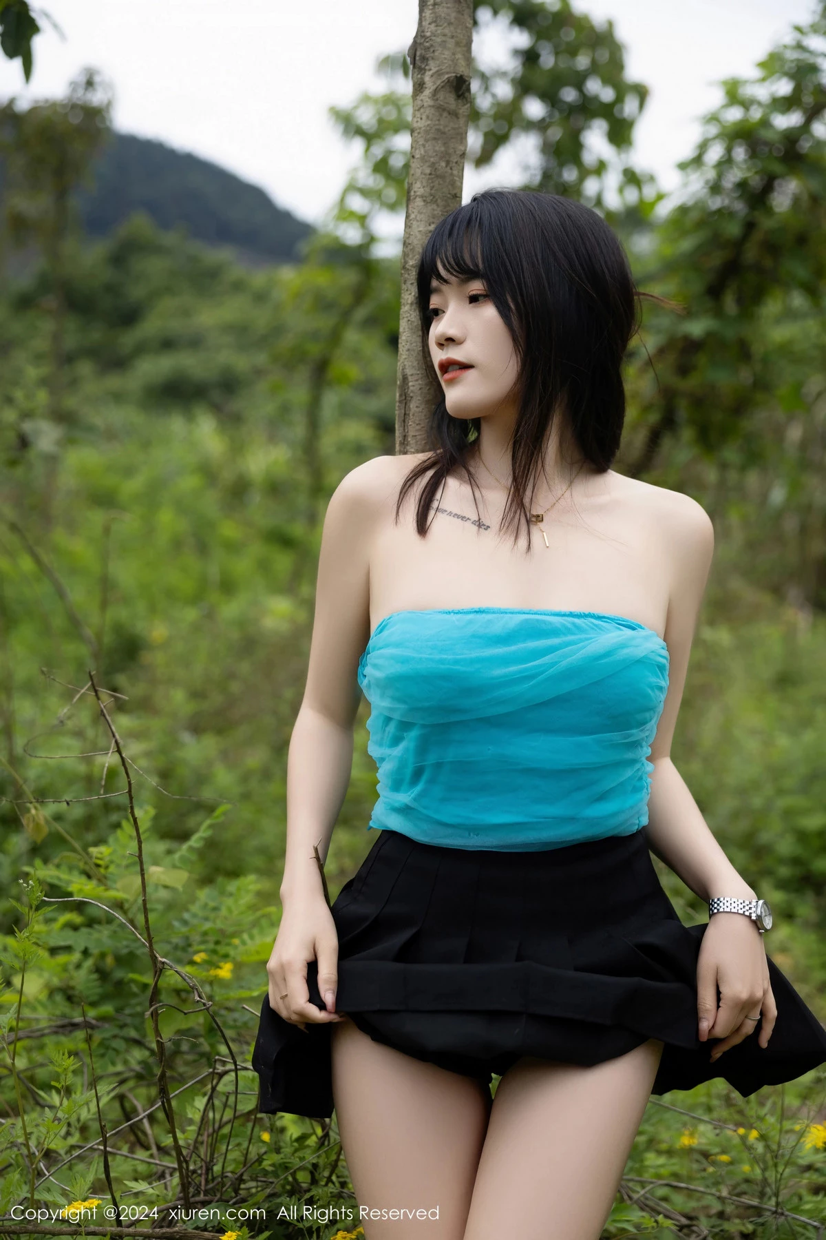 [[XiuRen秀人网]秀人网]No.8586_模特唐安诺户外性感黑色百褶裙配黑色丝袜秀曼妙身姿迷人写真81P