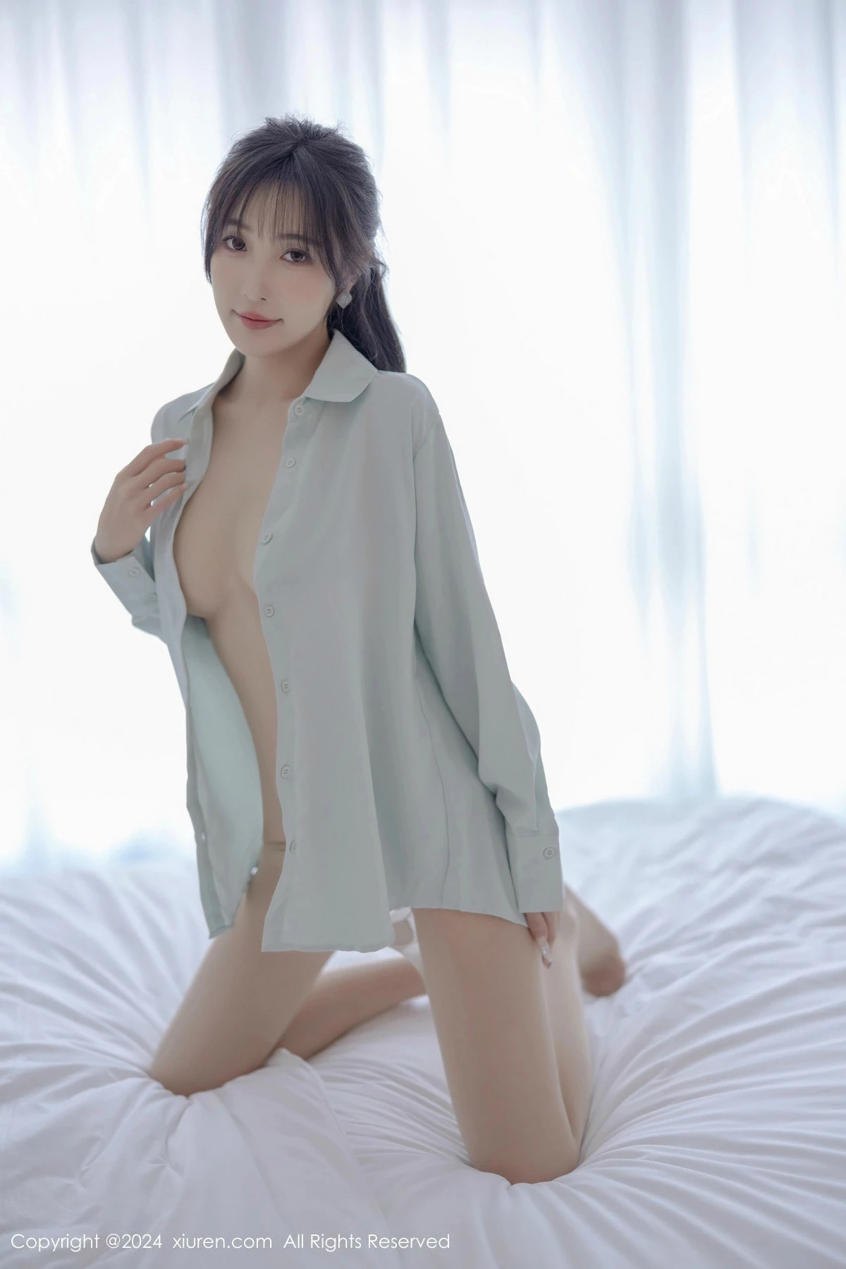 [[XiuRen秀人网]秀人网]No.8589_模特林星阑性感浅绿衬衫配白短裙露超薄肉丝秀曼妙身姿诱惑写真86P