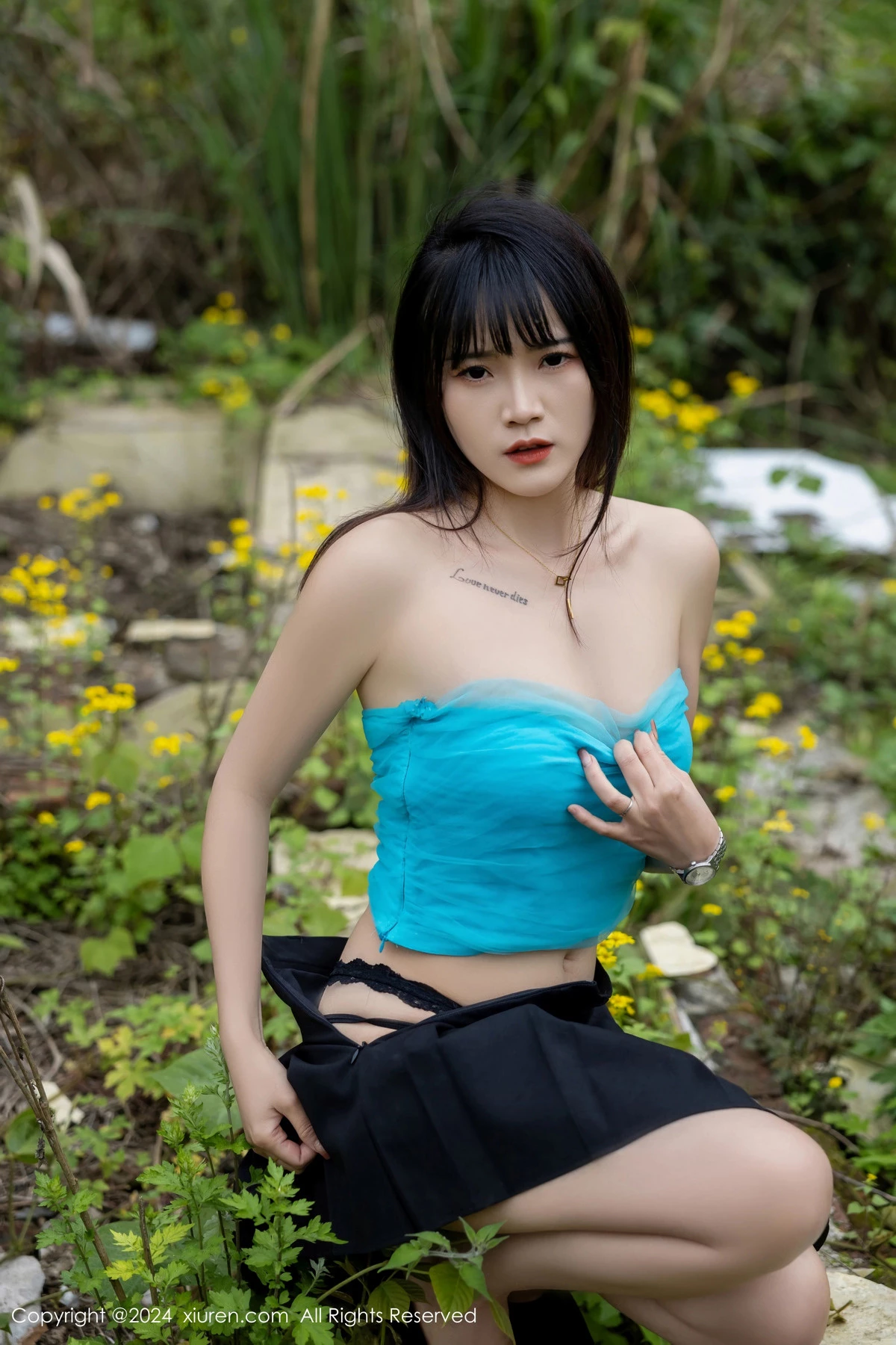 [[XiuRen秀人网]秀人网]No.8586_模特唐安诺户外性感黑色百褶裙配黑色丝袜秀曼妙身姿迷人写真81P