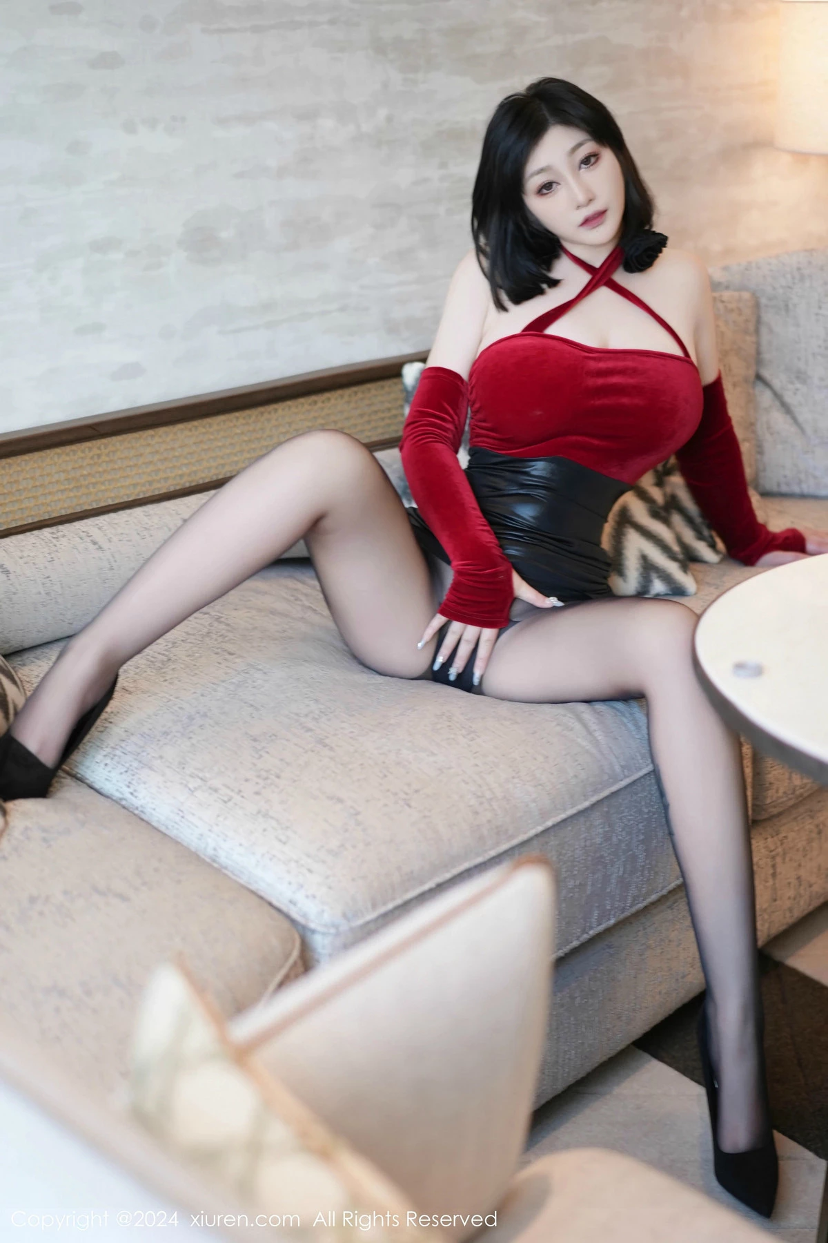 [[XiuRen秀人网]秀人网]No.8593_女神妲己_Toxic性感红色上衣配黑皮短裙露超薄黑丝秀翘臀诱惑写真65P