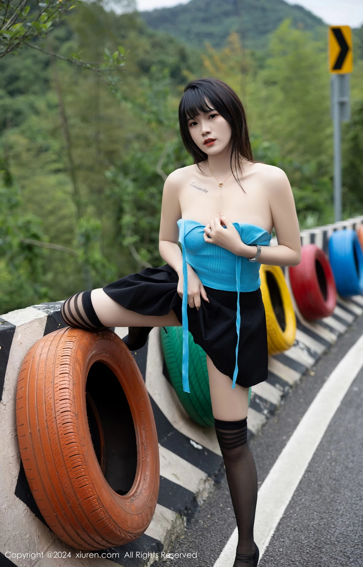 [[XiuRen秀人网]秀人网]No.8586_模特唐安诺户外性感黑色百褶裙配黑色丝袜秀曼妙身姿迷人写真81P