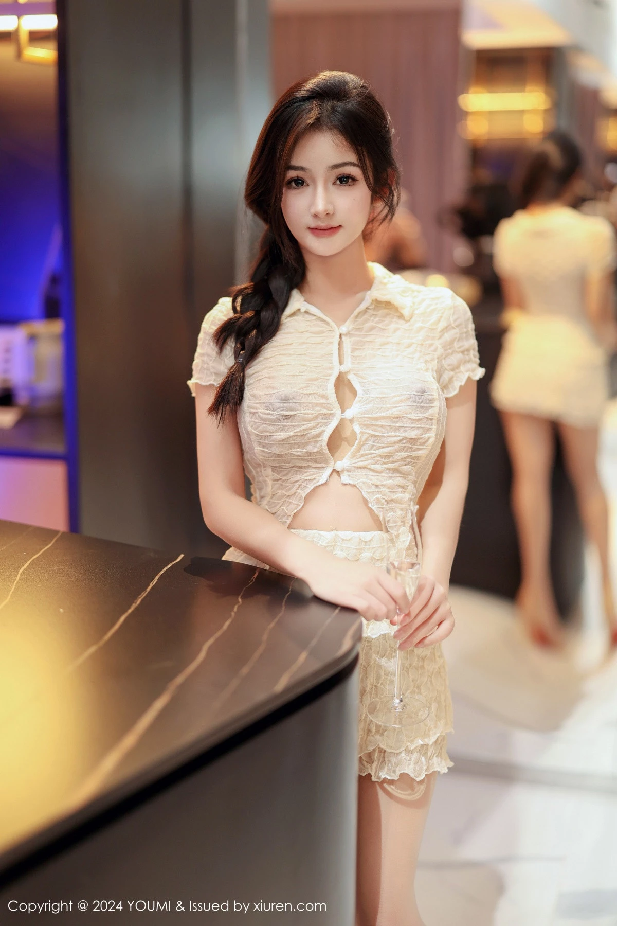 [YouMi尤蜜荟]Vol.1067_模特谭小灵性感浅色轻透上衣配超薄肉丝秀丰腴有致身材诱惑写真82P