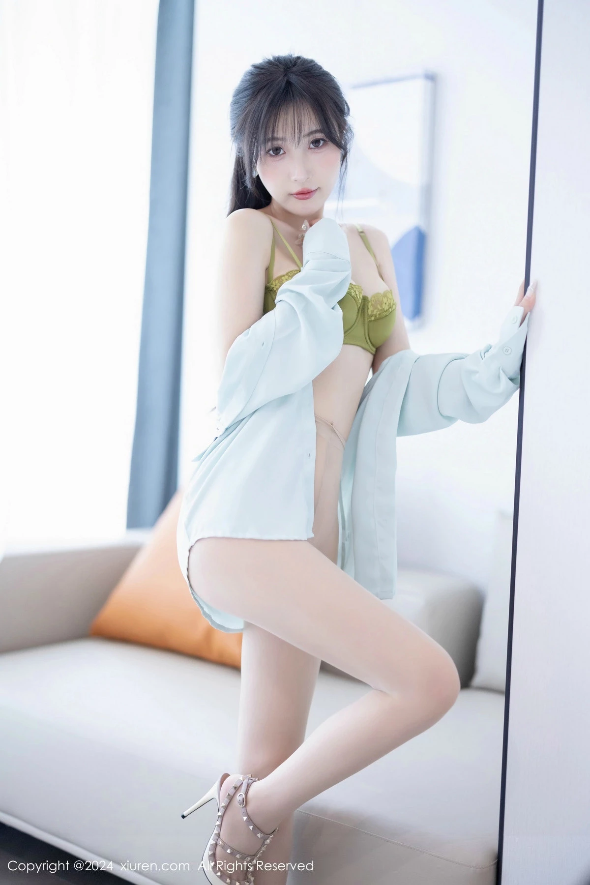 [[XiuRen秀人网]秀人网]No.8589_模特林星阑性感浅绿衬衫配白短裙露超薄肉丝秀曼妙身姿诱惑写真86P