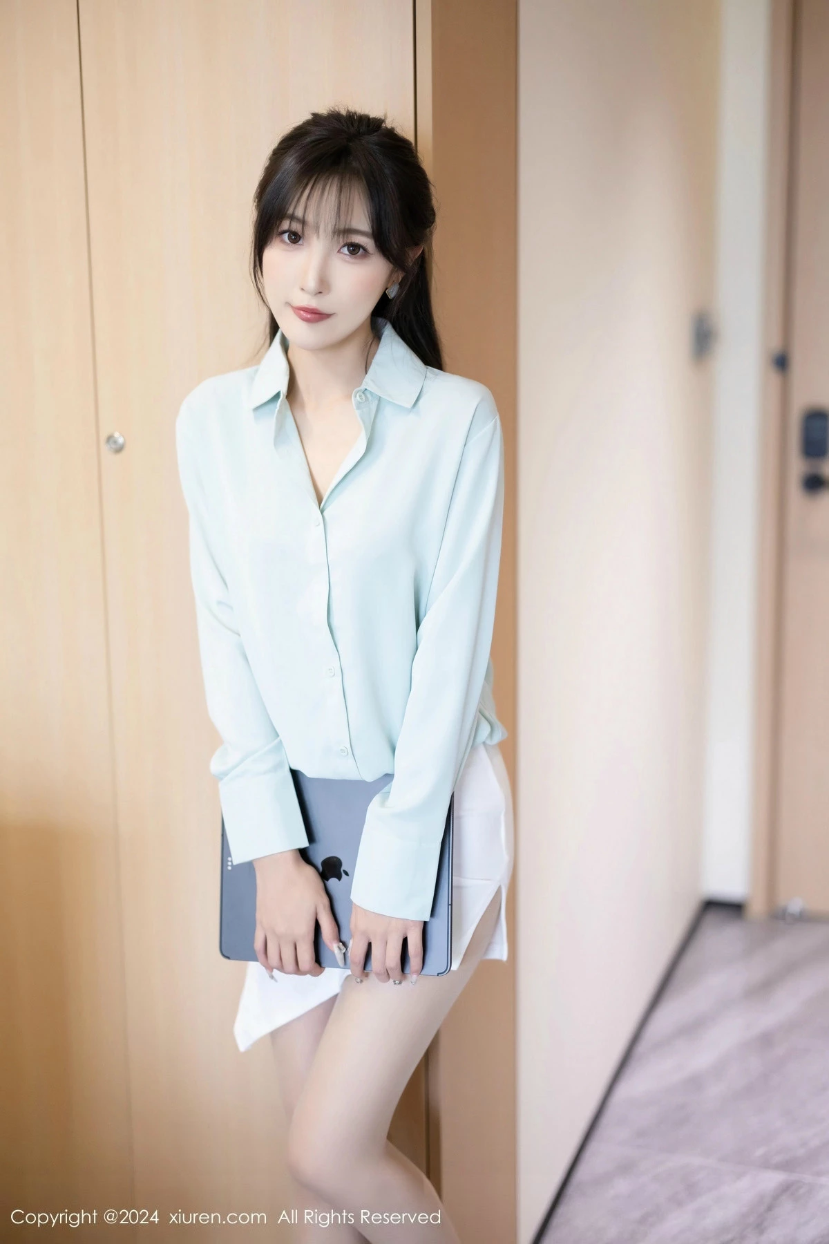 [[XiuRen秀人网]秀人网]No.8589_模特林星阑性感浅绿衬衫配白短裙露超薄肉丝秀曼妙身姿诱惑写真86P