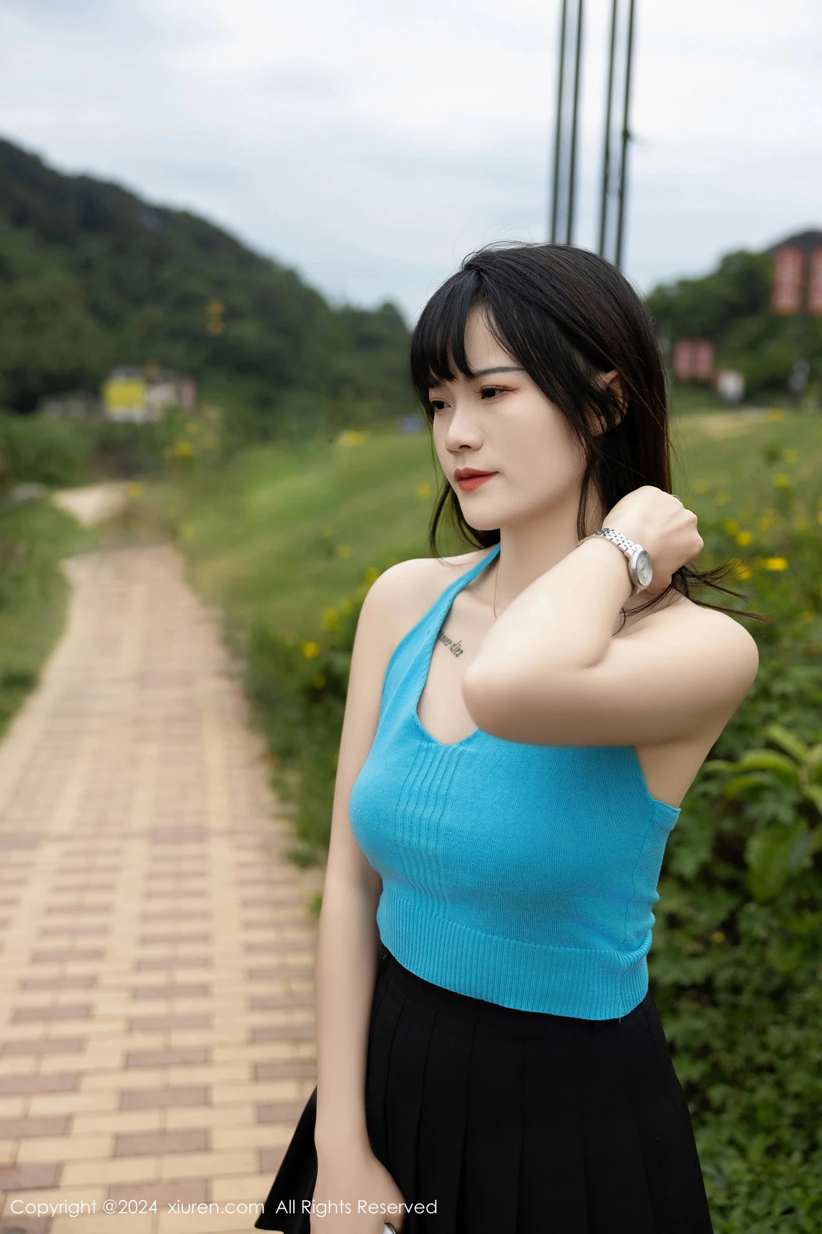 [[XiuRen秀人网]秀人网]No.8586_模特唐安诺户外性感黑色百褶裙配黑色丝袜秀曼妙身姿迷人写真81P