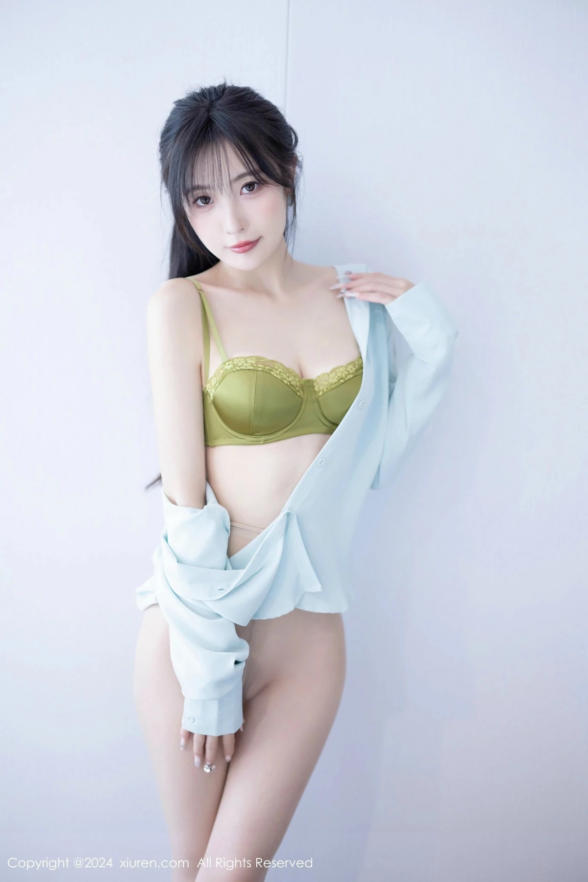 [[XiuRen秀人网]秀人网]No.8589_模特林星阑性感浅绿衬衫配白短裙露超薄肉丝秀曼妙身姿诱惑写真86P