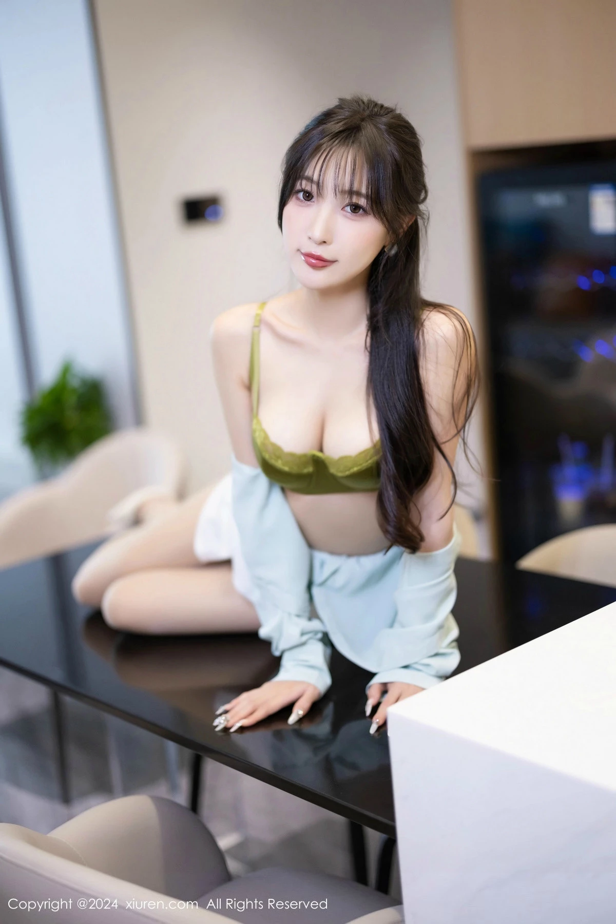 [[XiuRen秀人网]秀人网]No.8589_模特林星阑性感浅绿衬衫配白短裙露超薄肉丝秀曼妙身姿诱惑写真86P