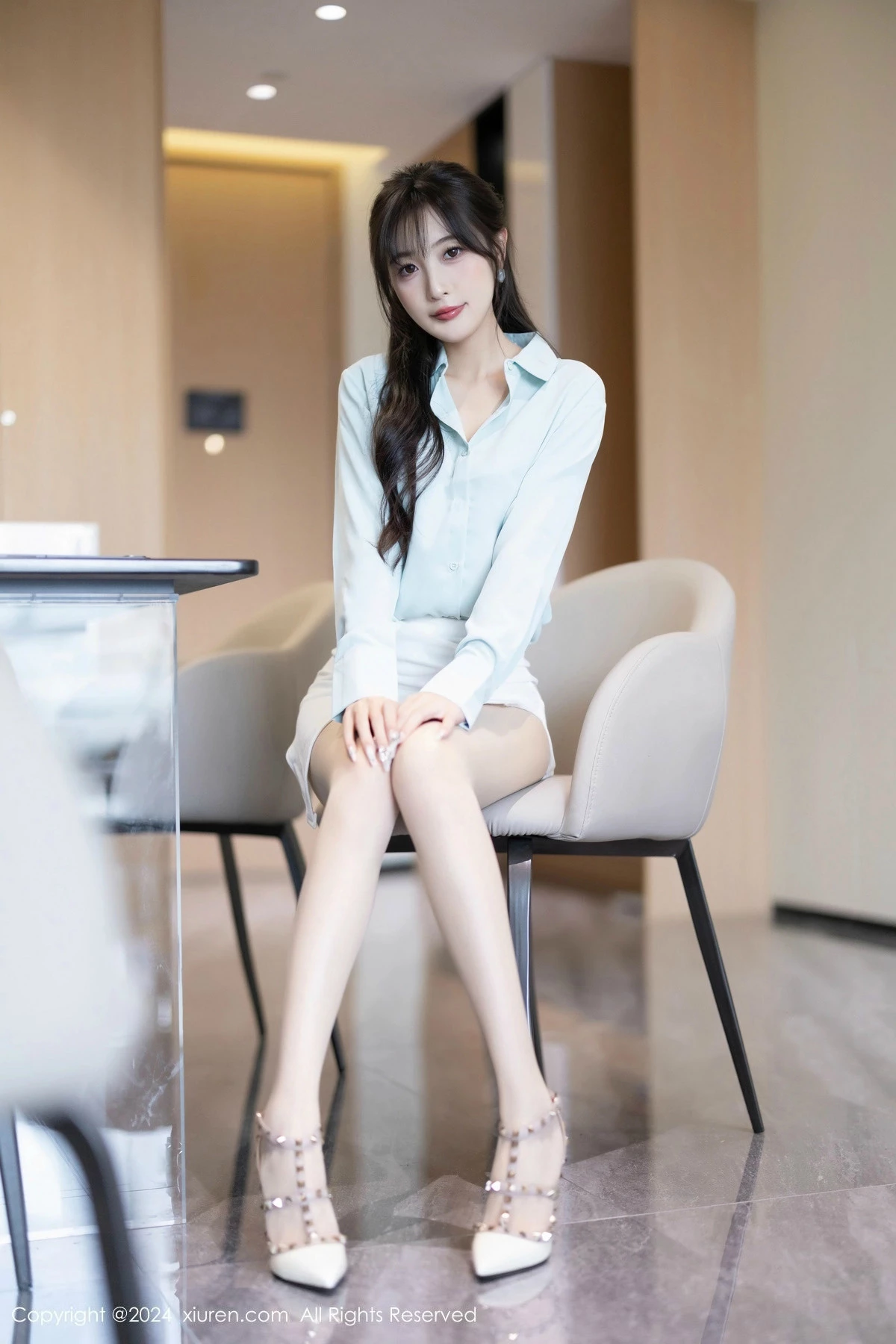 [[XiuRen秀人网]秀人网]No.8589_模特林星阑性感浅绿衬衫配白短裙露超薄肉丝秀曼妙身姿诱惑写真86P