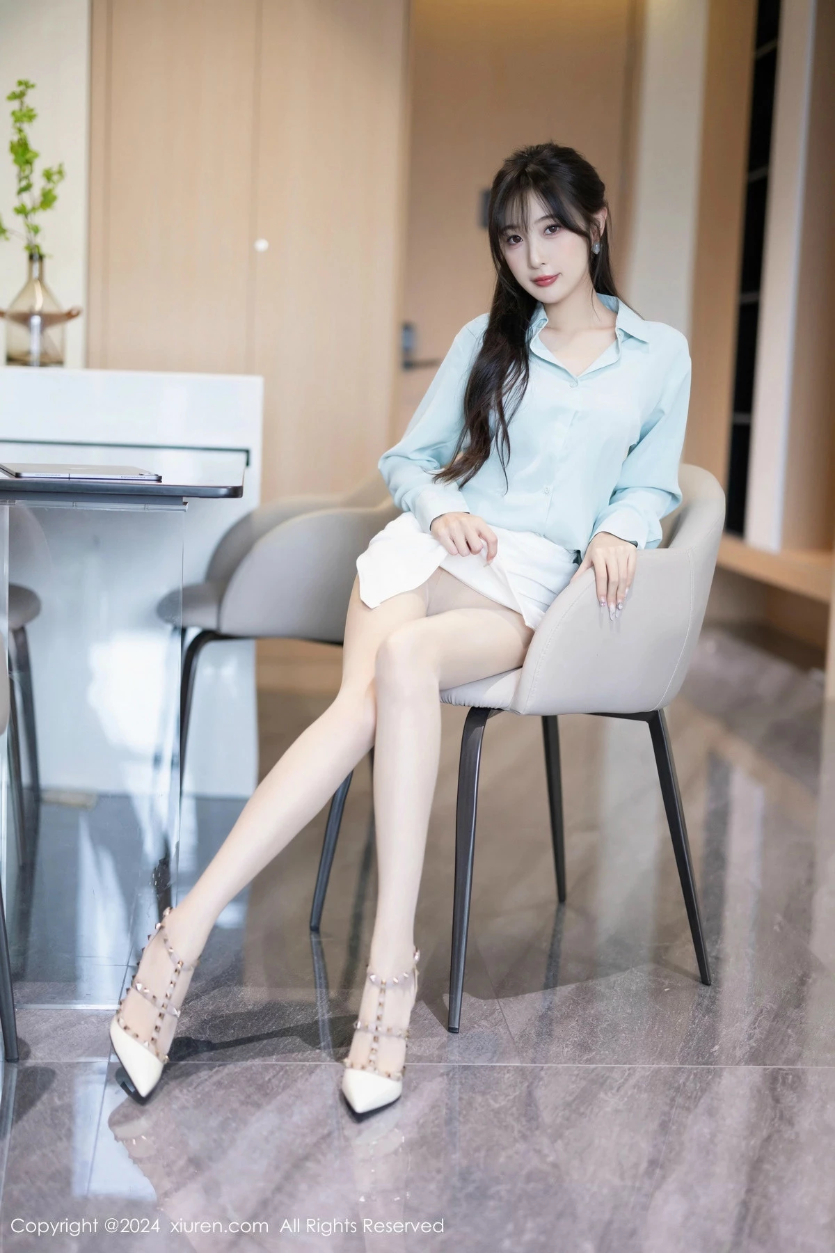 [[XiuRen秀人网]秀人网]No.8589_模特林星阑性感浅绿衬衫配白短裙露超薄肉丝秀曼妙身姿诱惑写真86P