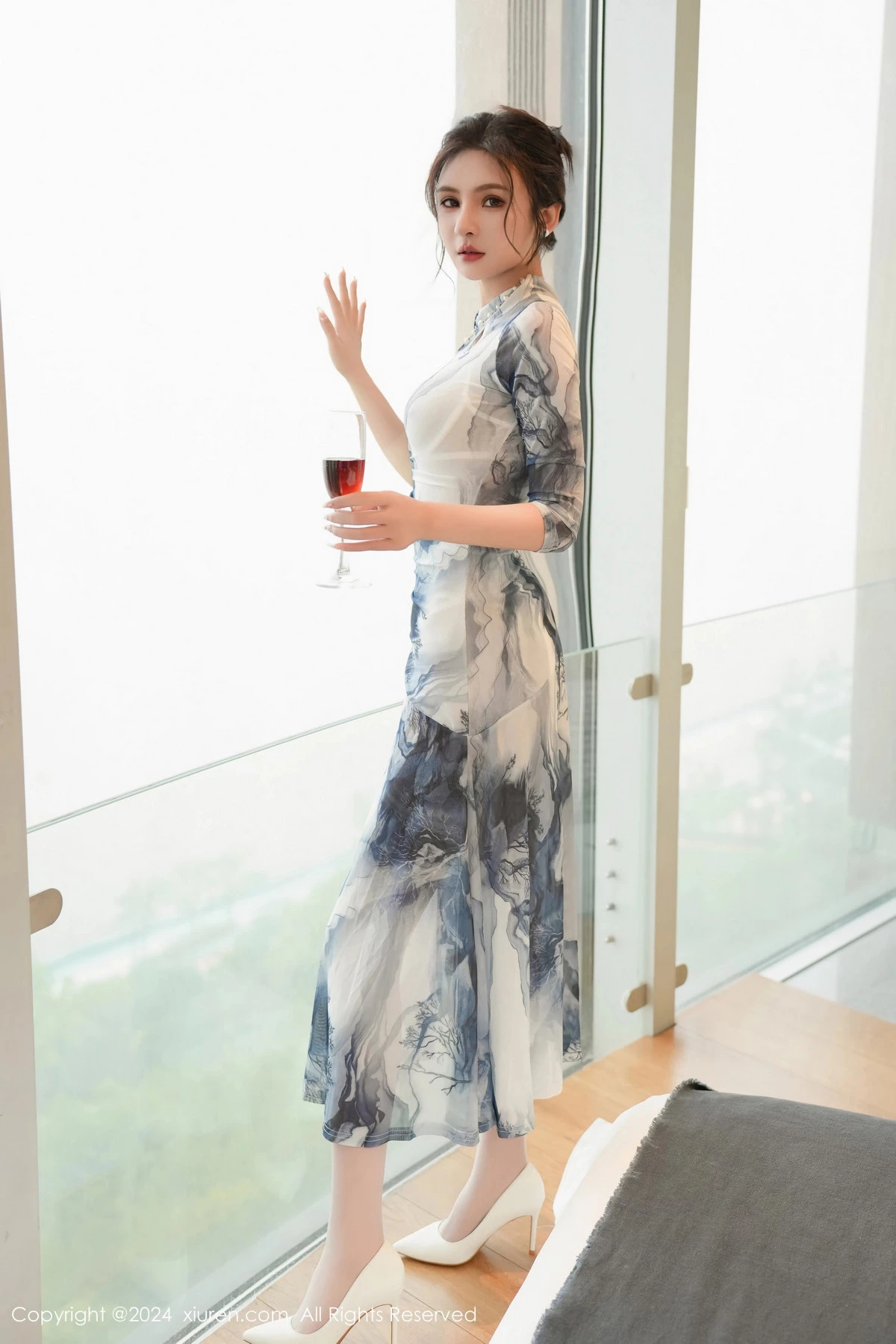 [[XiuRen秀人网]秀人网]No.8587_模特Emily尹菲性感白色蕾丝内衣配白丝吊袜秀惹火身材诱惑写真117P