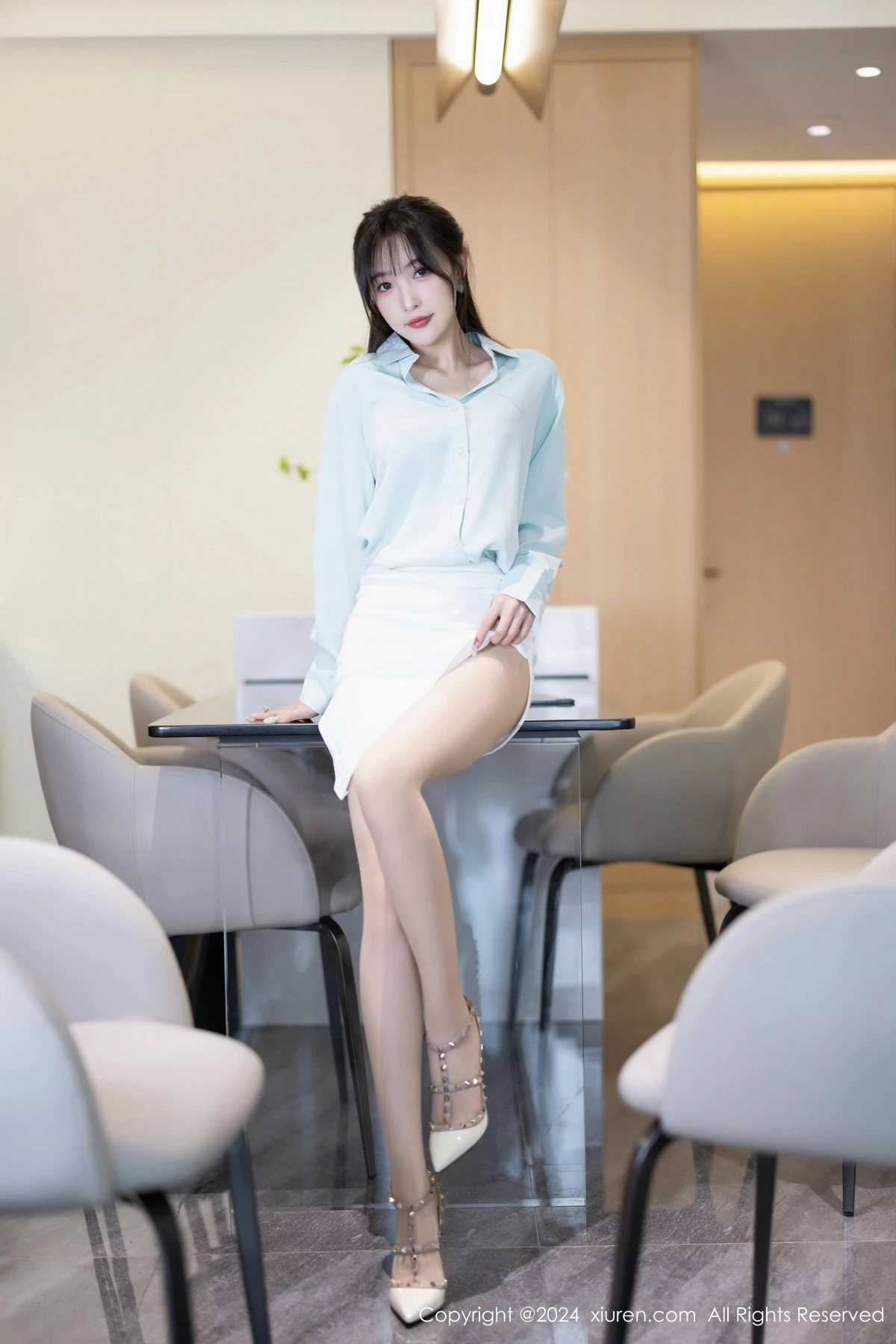 [[XiuRen秀人网]秀人网]No.8589_模特林星阑性感浅绿衬衫配白短裙露超薄肉丝秀曼妙身姿诱惑写真86P