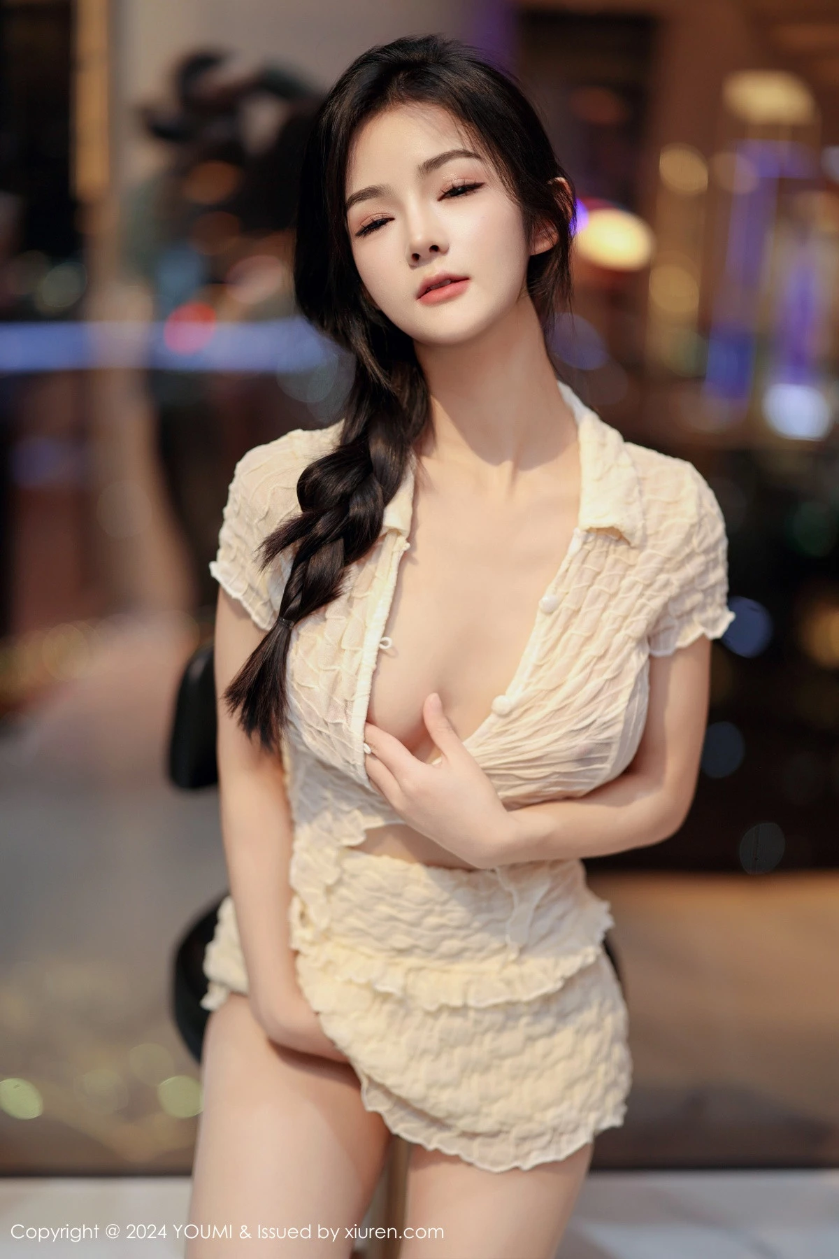 [YouMi尤蜜荟]Vol.1067_模特谭小灵性感浅色轻透上衣配超薄肉丝秀丰腴有致身材诱惑写真82P