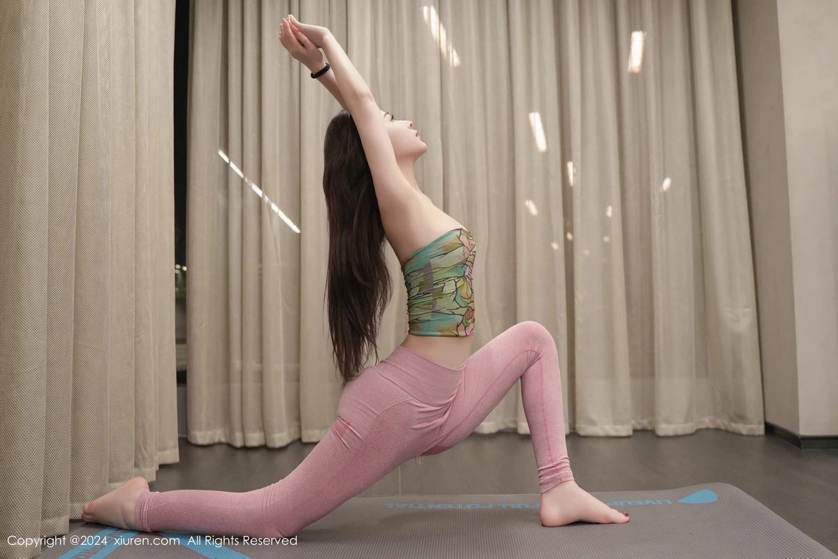 [[XiuRen秀人网]秀人网]No.8585_模特软糖爱喝奶私房性感浅粉色瑜伽服饰紧身秀完美身材诱惑写真93P