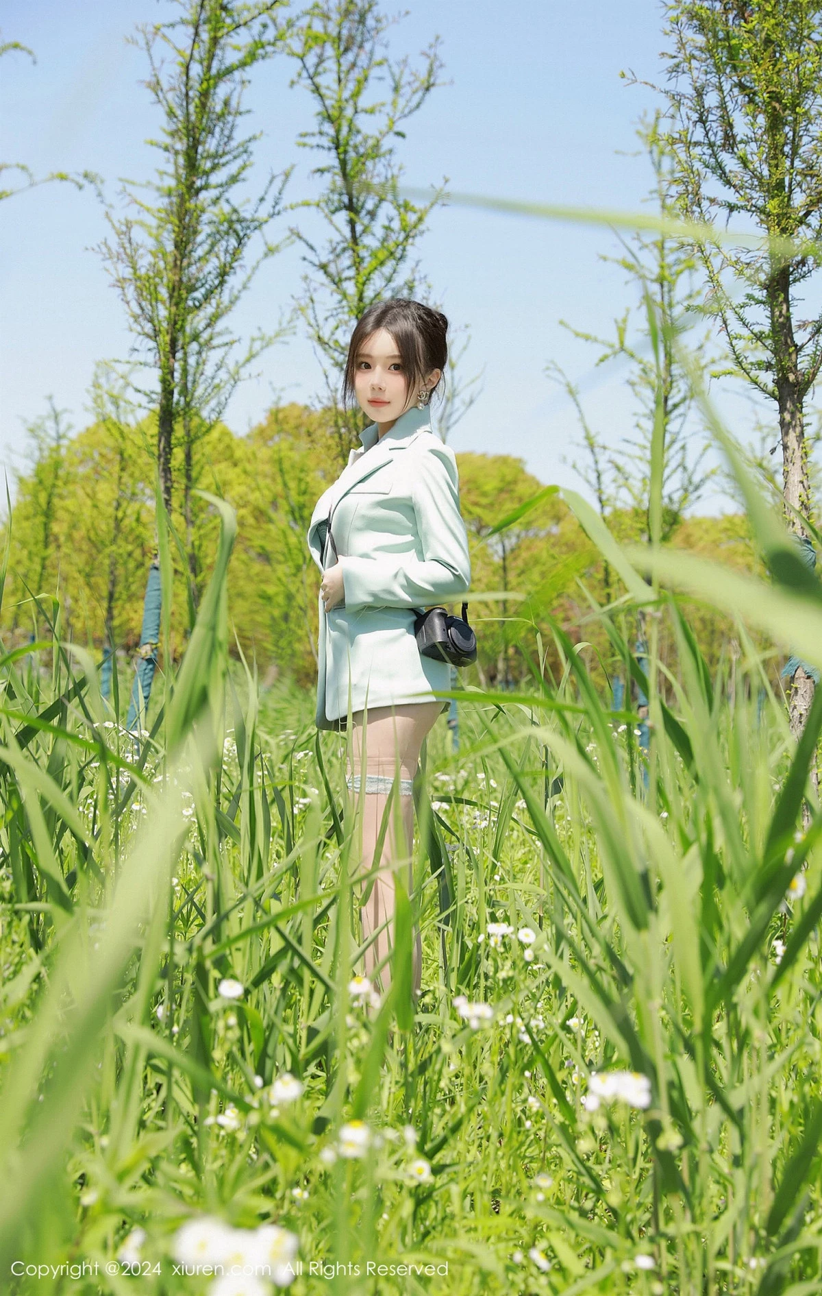 [[XiuRen秀人网]秀人网]No.8601_模特小薯条nienie户外浅绿色内衣配超薄肉丝秀曼妙身姿诱惑写真59P
