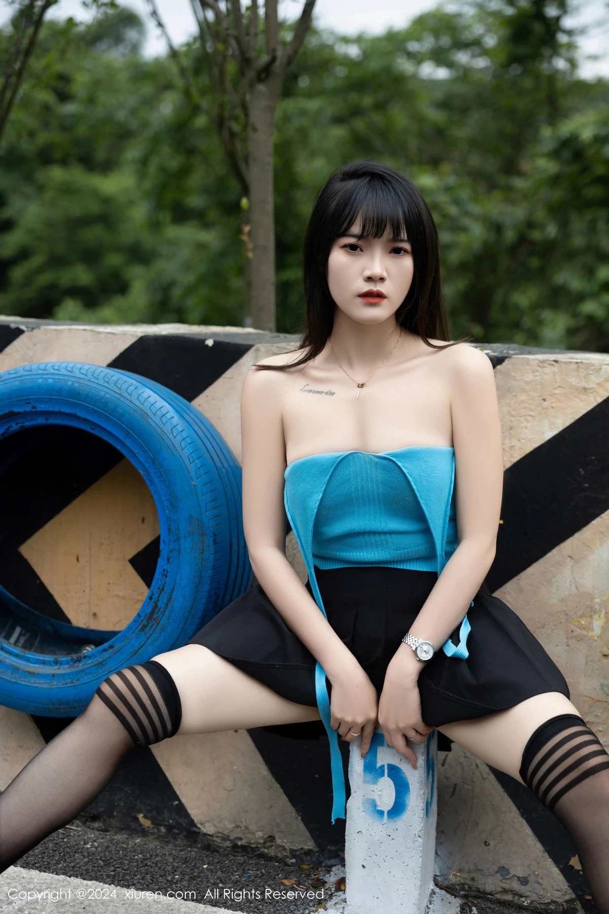 [[XiuRen秀人网]秀人网]No.8586_模特唐安诺户外性感黑色百褶裙配黑色丝袜秀曼妙身姿迷人写真81P