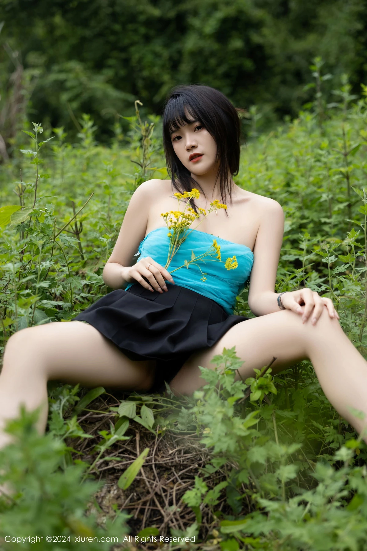 [[XiuRen秀人网]秀人网]No.8586_模特唐安诺户外性感黑色百褶裙配黑色丝袜秀曼妙身姿迷人写真81P