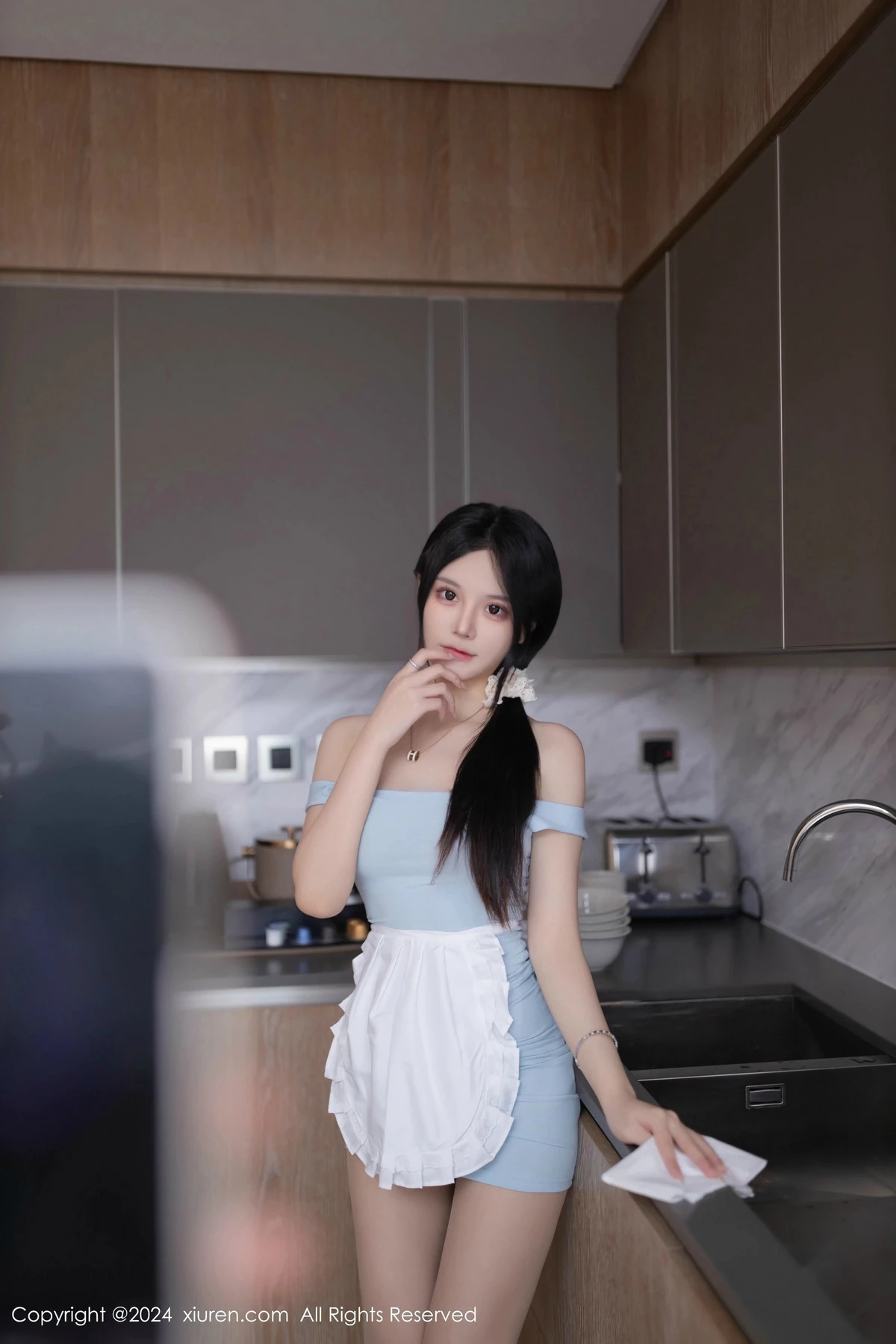 [[XiuRen秀人网]秀人网]No.8597_模特幼幼性感浅蓝色连衣短裙配超薄肉丝秀完美身材迷人诱惑写真80P