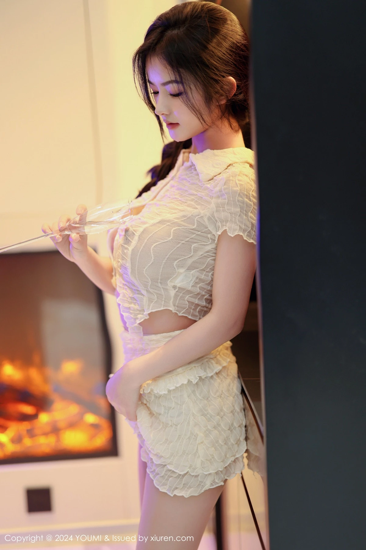 [YouMi尤蜜荟]Vol.1067_模特谭小灵性感浅色轻透上衣配超薄肉丝秀丰腴有致身材诱惑写真82P