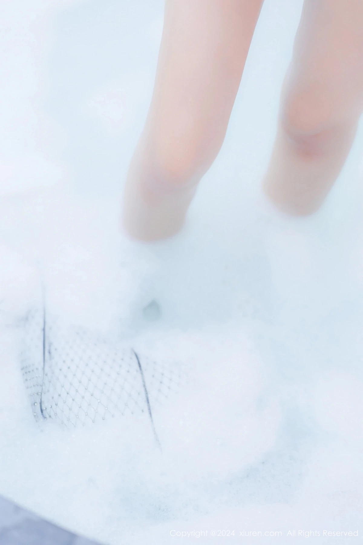 [[XiuRen秀人网]秀人网]No.8606_模特李若汐浴缸场景性感黑色缕空情趣内衣秀惹火身材诱惑写真90P