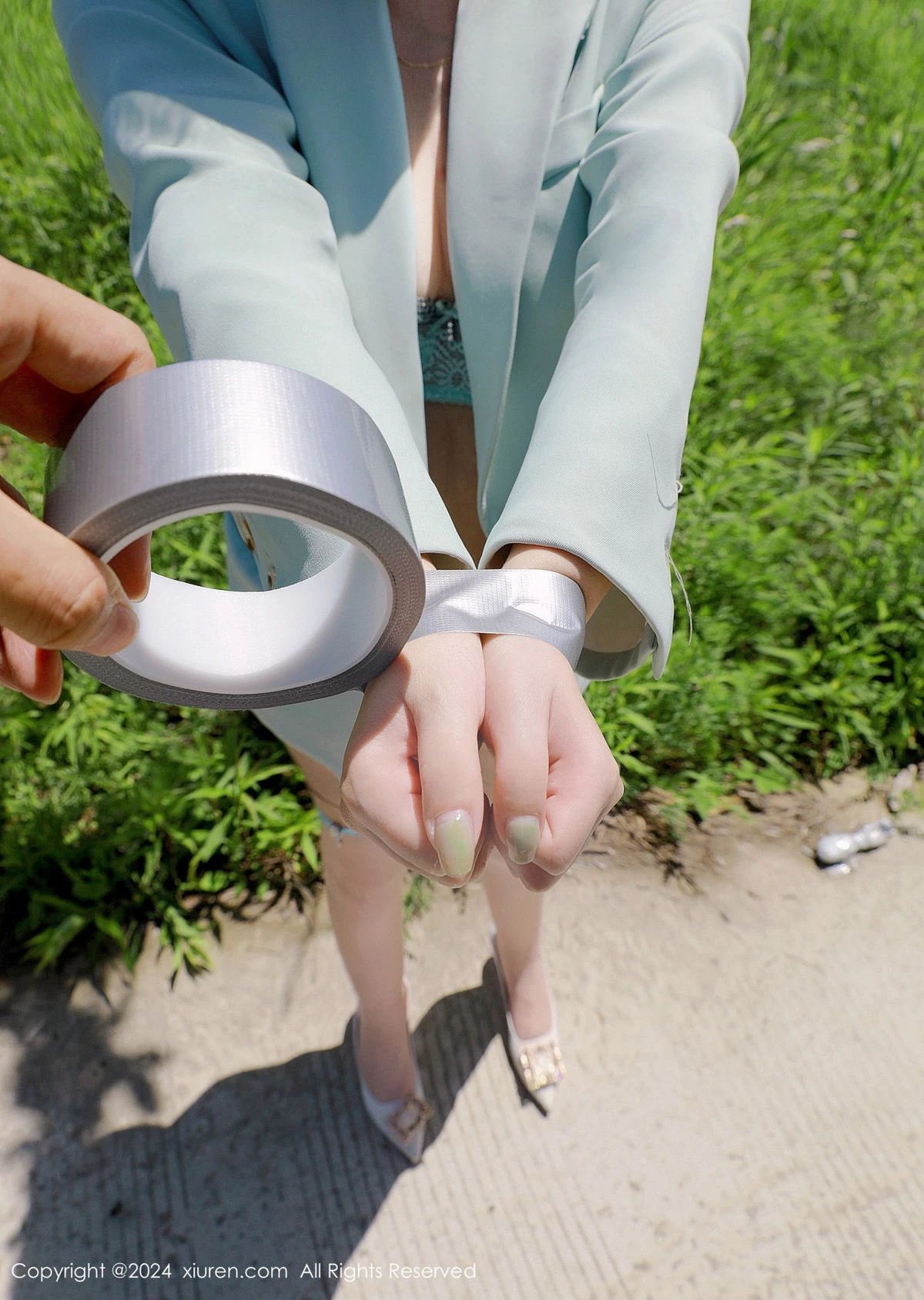 [[XiuRen秀人网]秀人网]No.8601_模特小薯条nienie户外浅绿色内衣配超薄肉丝秀曼妙身姿诱惑写真59P