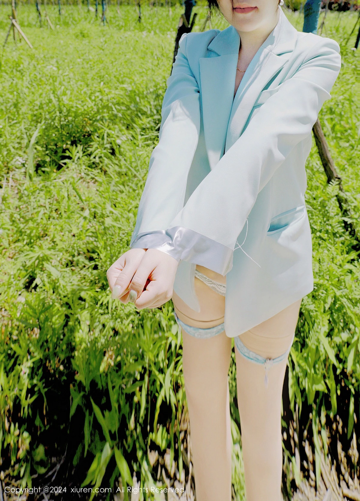 [[XiuRen秀人网]秀人网]No.8601_模特小薯条nienie户外浅绿色内衣配超薄肉丝秀曼妙身姿诱惑写真59P