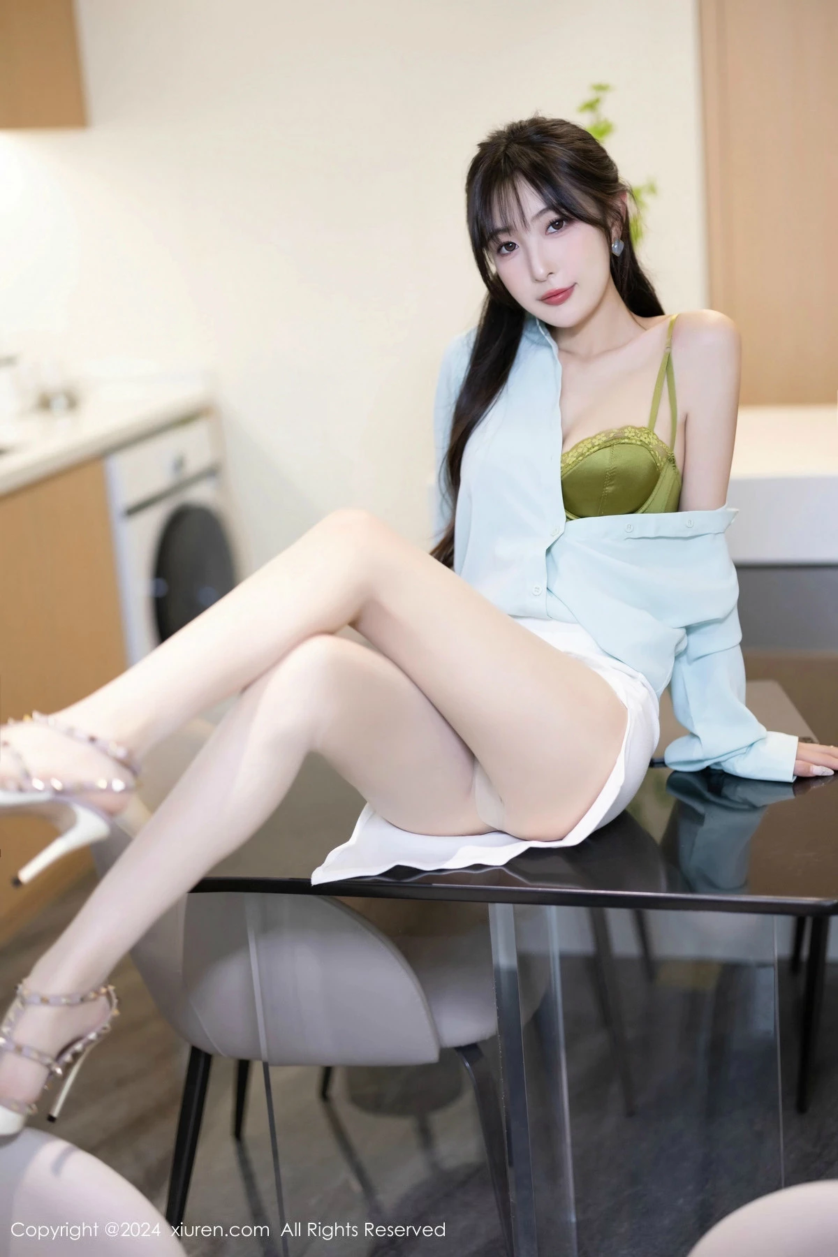 [[XiuRen秀人网]秀人网]No.8589_模特林星阑性感浅绿衬衫配白短裙露超薄肉丝秀曼妙身姿诱惑写真86P