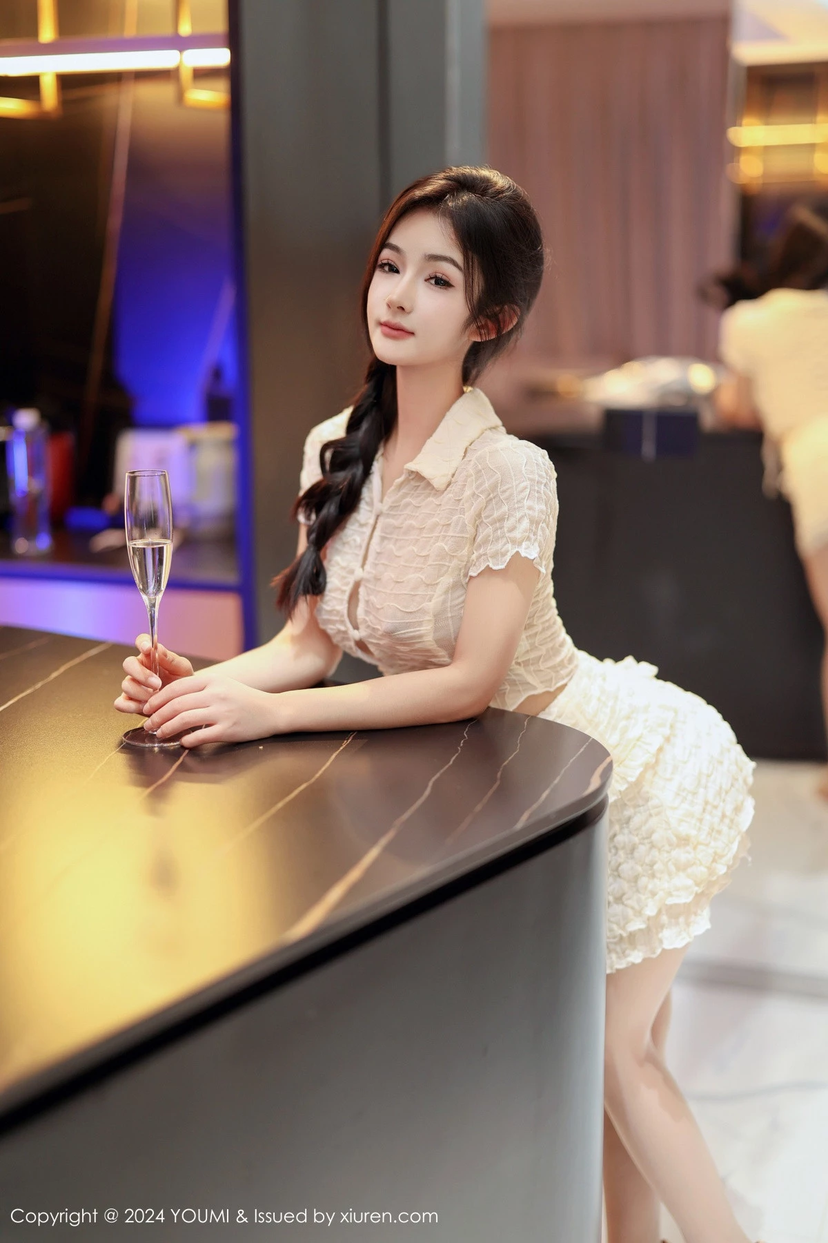 [YouMi尤蜜荟]Vol.1067_模特谭小灵性感浅色轻透上衣配超薄肉丝秀丰腴有致身材诱惑写真82P