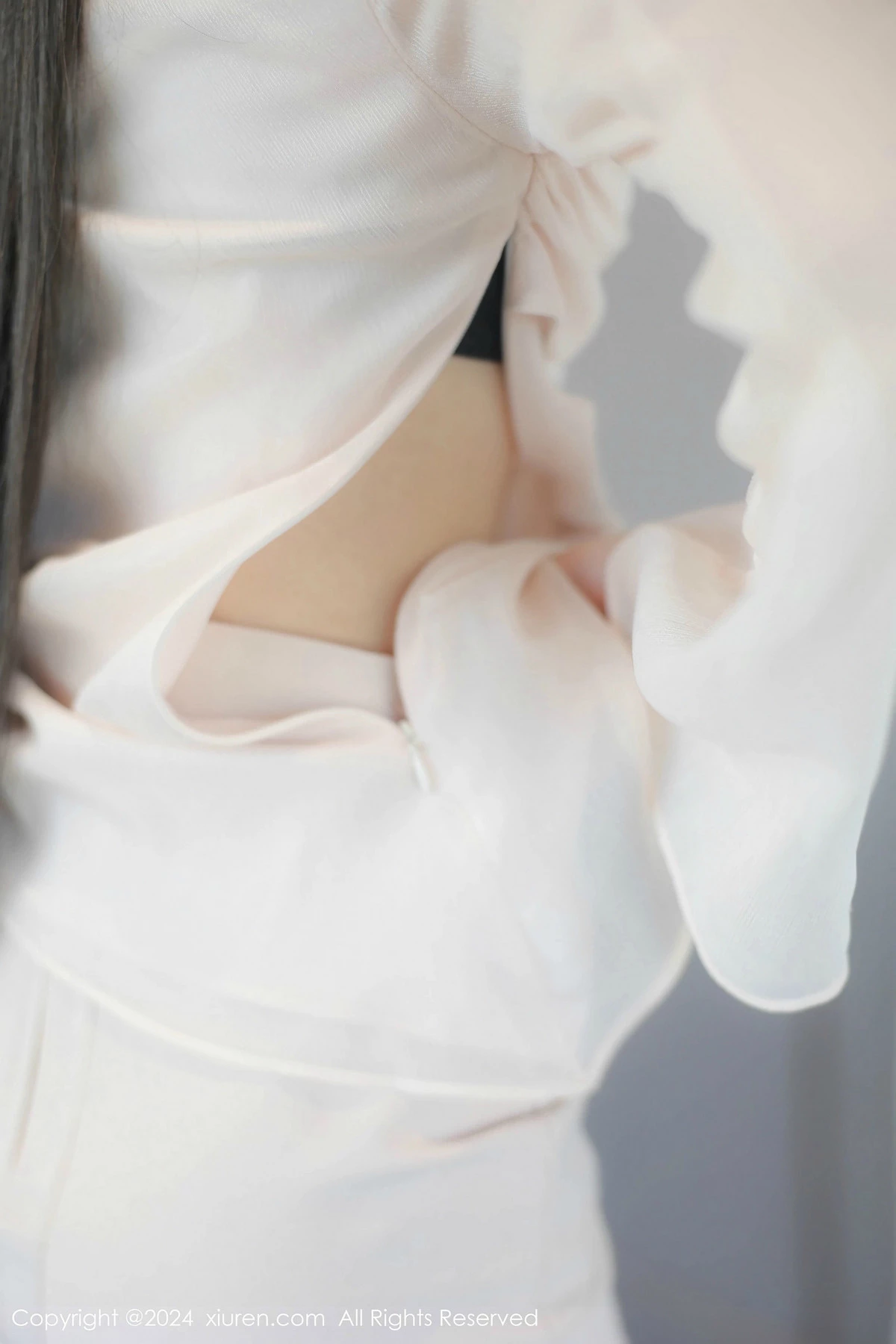 [[XiuRen秀人网]秀人网]No.8591_模特奶瓶性感白色上衣露黑色情趣服饰配黑丝吊袜秀美腿诱惑写真85P