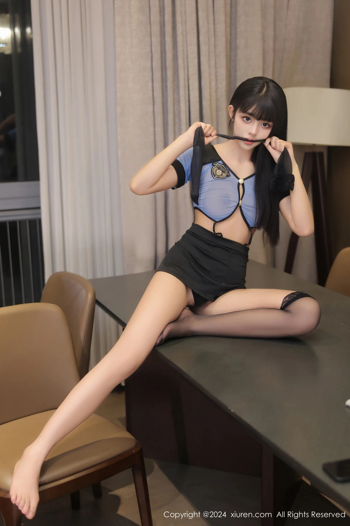 [[XiuRen秀人网]秀人网]No.8584_新人模特美少女@性感浅蓝色T恤配短裙露黑丝袜秀美腿诱惑写真79P