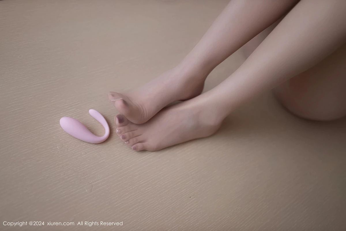 [[XiuRen秀人网]秀人网]No.8597_模特幼幼性感浅蓝色连衣短裙配超薄肉丝秀完美身材迷人诱惑写真80P