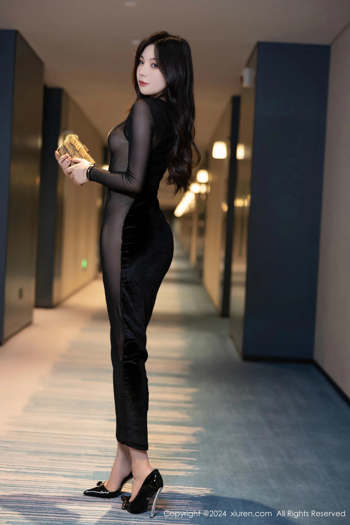 [[XiuRen秀人网]秀人网]No.8598_女神徐莉芝Booty性感黑色连衣裙+淡蓝色薄透连体衣迷人诱惑写真90P