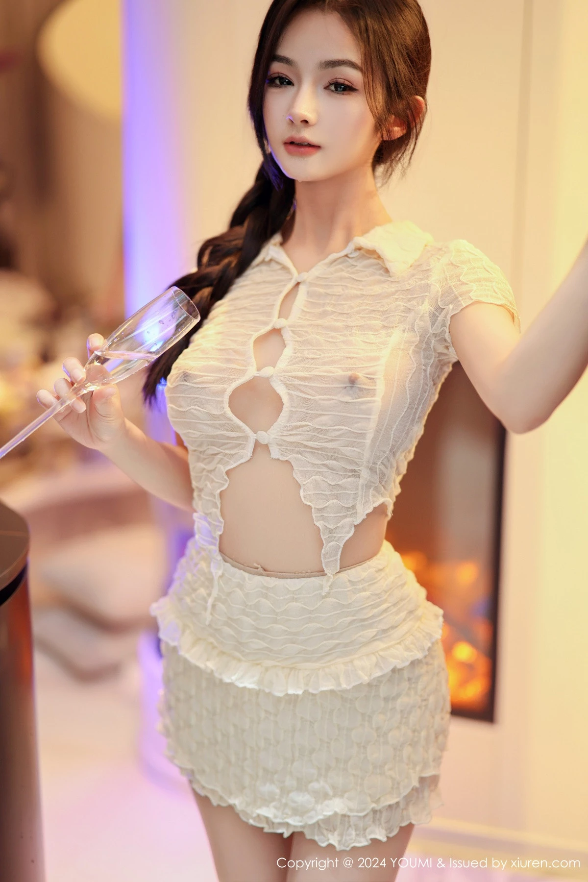 [YouMi尤蜜荟]Vol.1067_模特谭小灵性感浅色轻透上衣配超薄肉丝秀丰腴有致身材诱惑写真82P