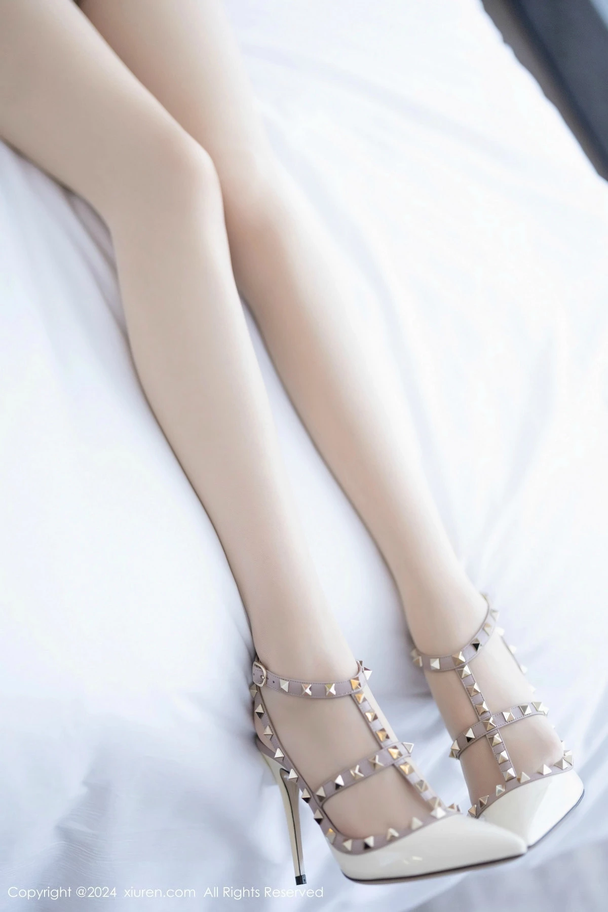 [[XiuRen秀人网]秀人网]No.8589_模特林星阑性感浅绿衬衫配白短裙露超薄肉丝秀曼妙身姿诱惑写真86P