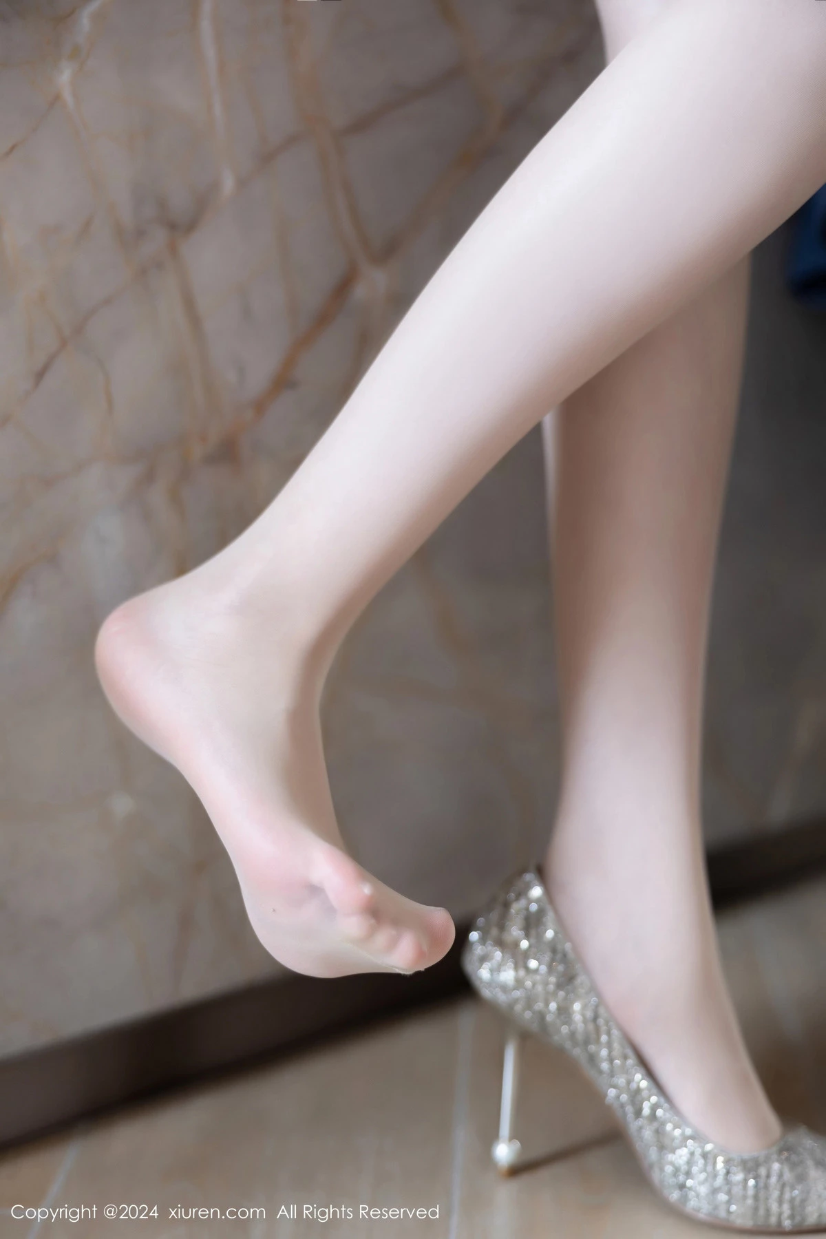 [[XiuRen秀人网]秀人网]No.8629_女神徐莉芝Booty性感露背连衣短裙配肉丝袜秀曼妙身姿诱惑写真86P