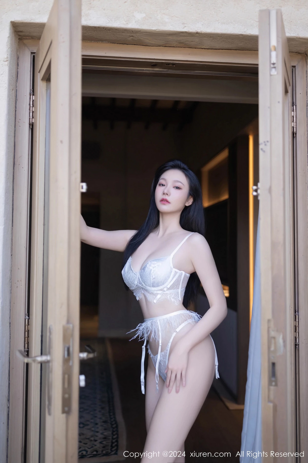 [[XiuRen秀人网]秀人网]No.8612_模特安然anran私房性感白色蕾丝内衣服饰秀柔美身段惹火诱惑写真80P