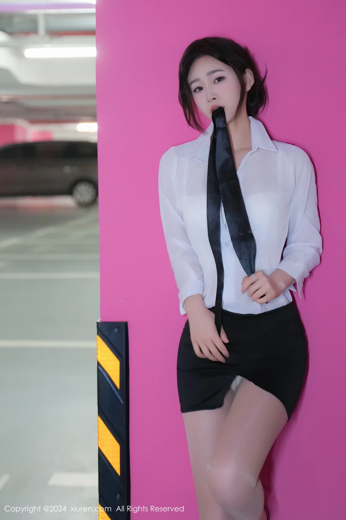 [[XiuRen秀人网]秀人网]No.8613_模特软糖爱喝奶车内场景性感白色内衣配超薄肉丝完美诱惑写真68P