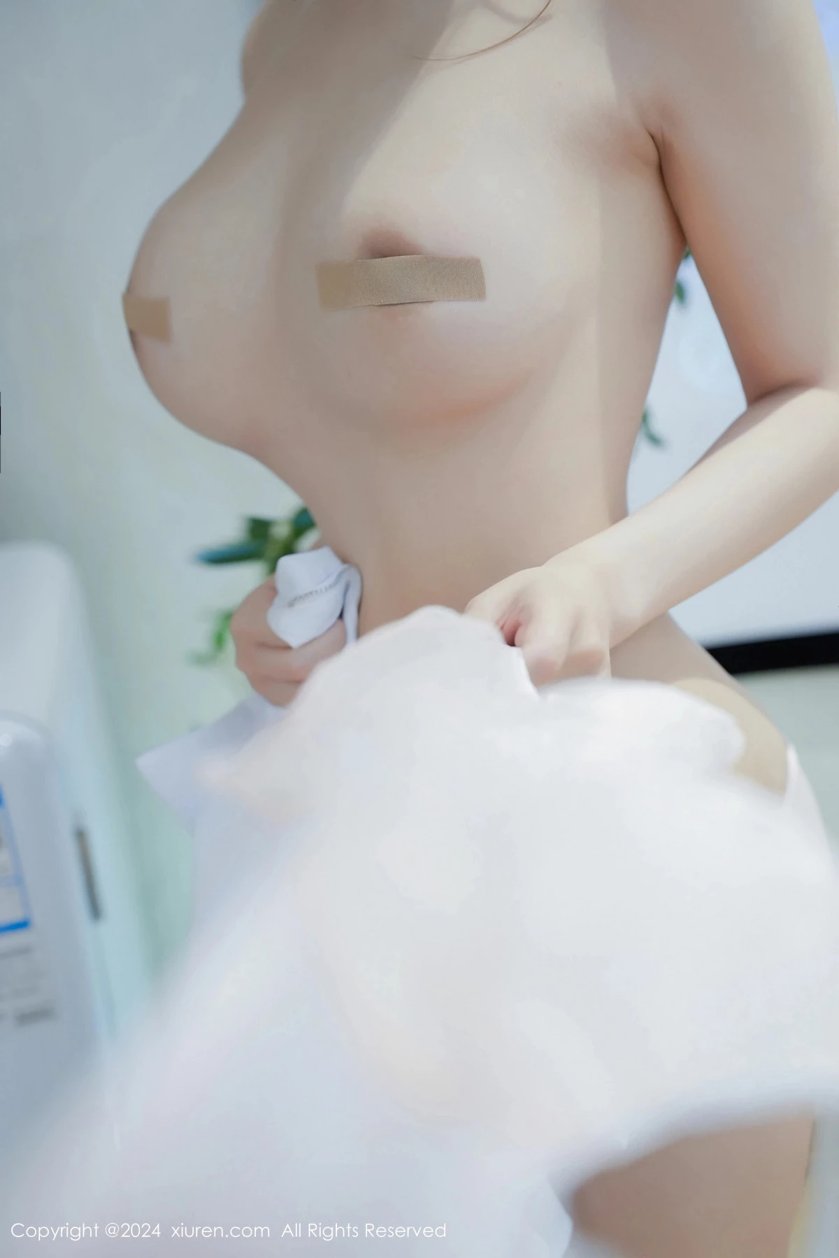 [[XiuRen秀人网]秀人网]No.8609_新人模特甜白酱性感白T配灰短裙露白色内衣秀柔美身姿诱惑写真84P