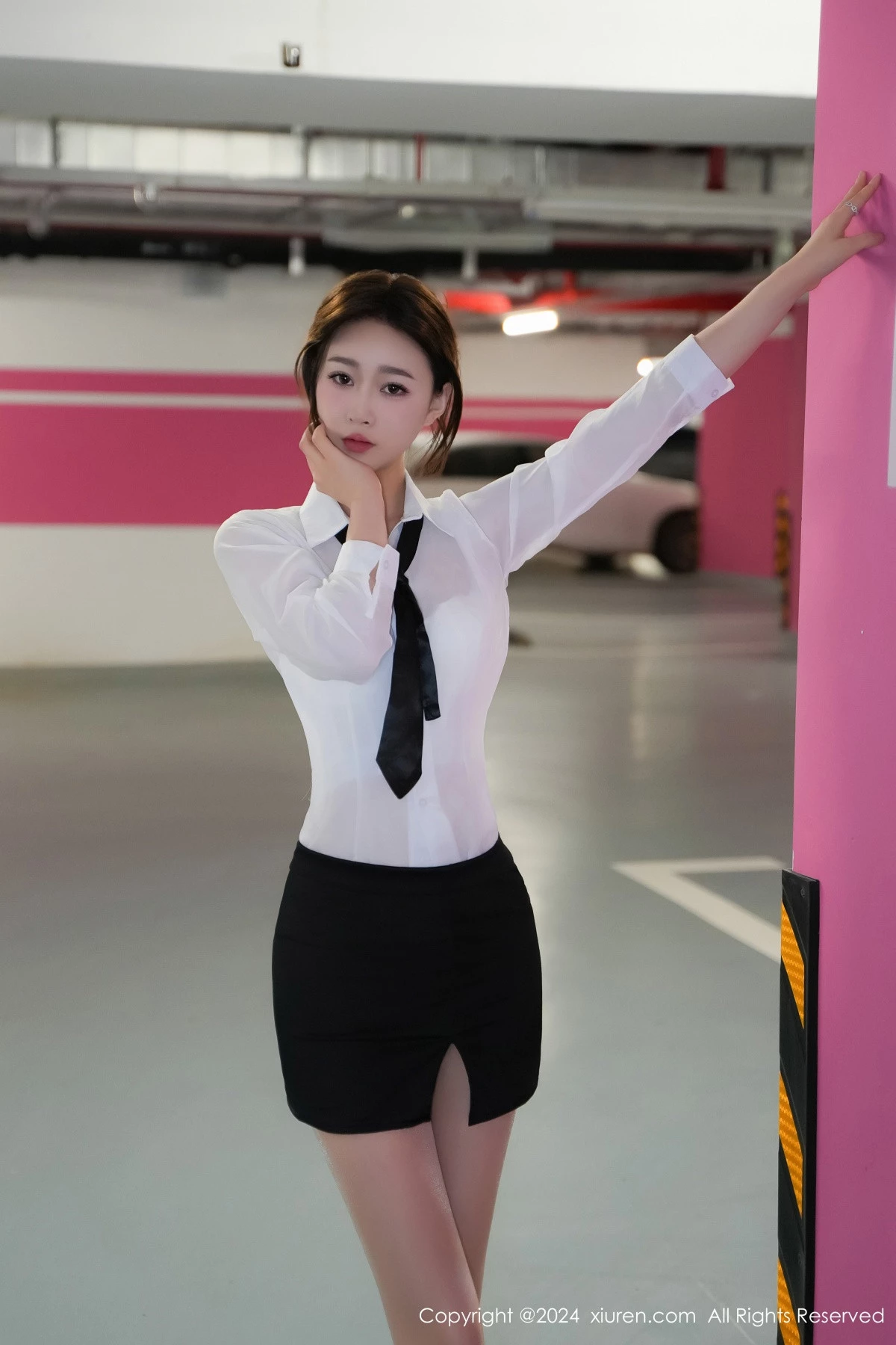 [[XiuRen秀人网]秀人网]No.8613_模特软糖爱喝奶车内场景性感白色内衣配超薄肉丝完美诱惑写真68P